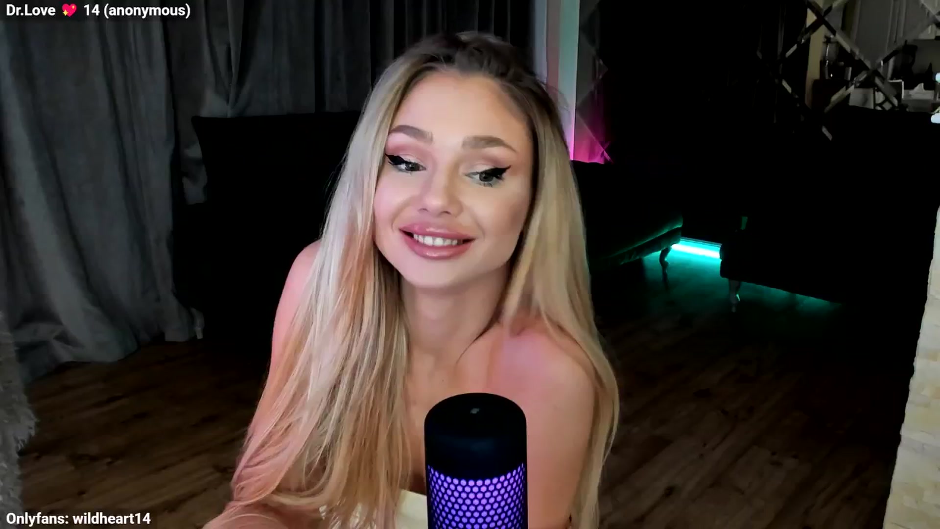 Gallery image thumbnail from Yveline's myfreecams stream on, 10/23/2025, 19:44 image 2 of 20