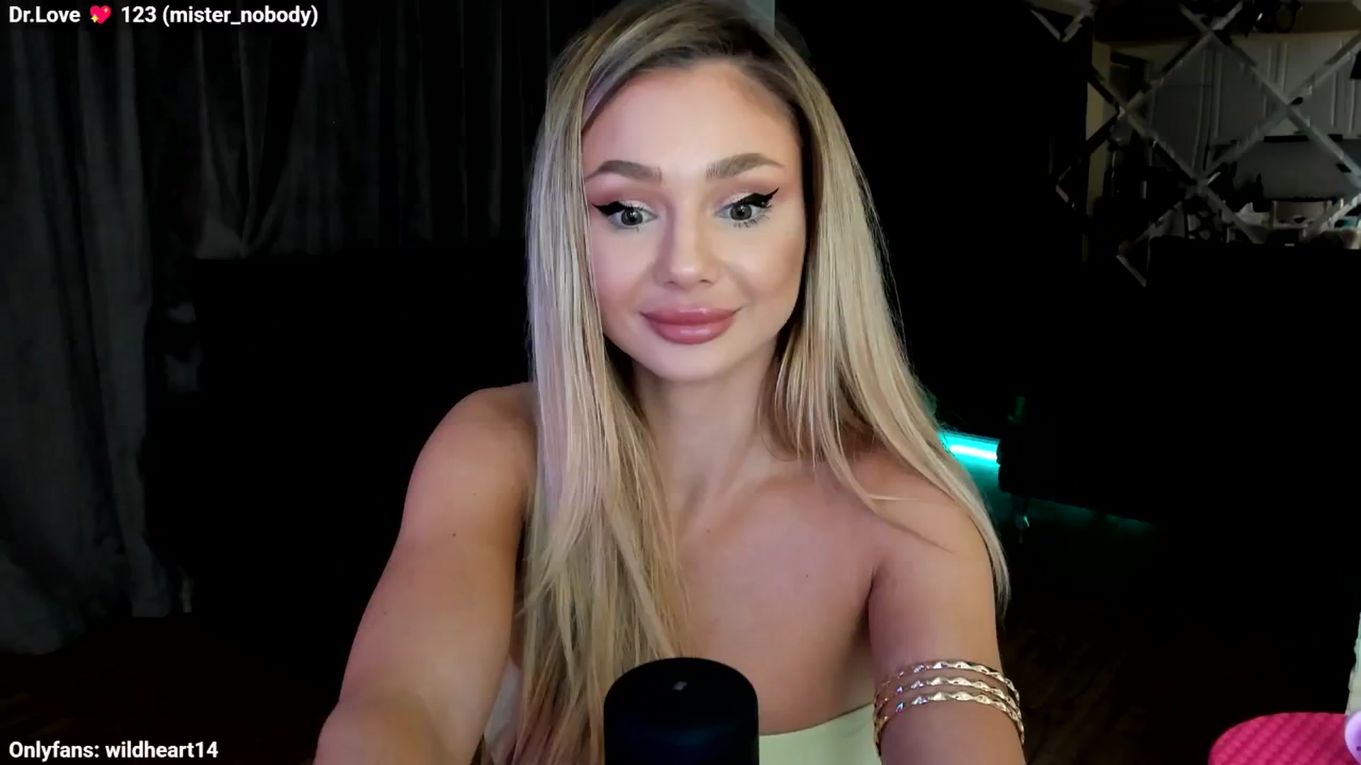 Gallery image thumbnail from Yveline's myfreecams stream on, 10/23/2025, 19:44 image 9 of 20