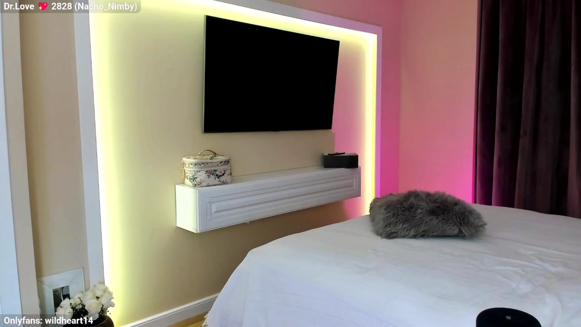 Gallery image thumbnail from Yveline's myfreecams stream on, 10/26/2025, 18:38 image 10 of 20