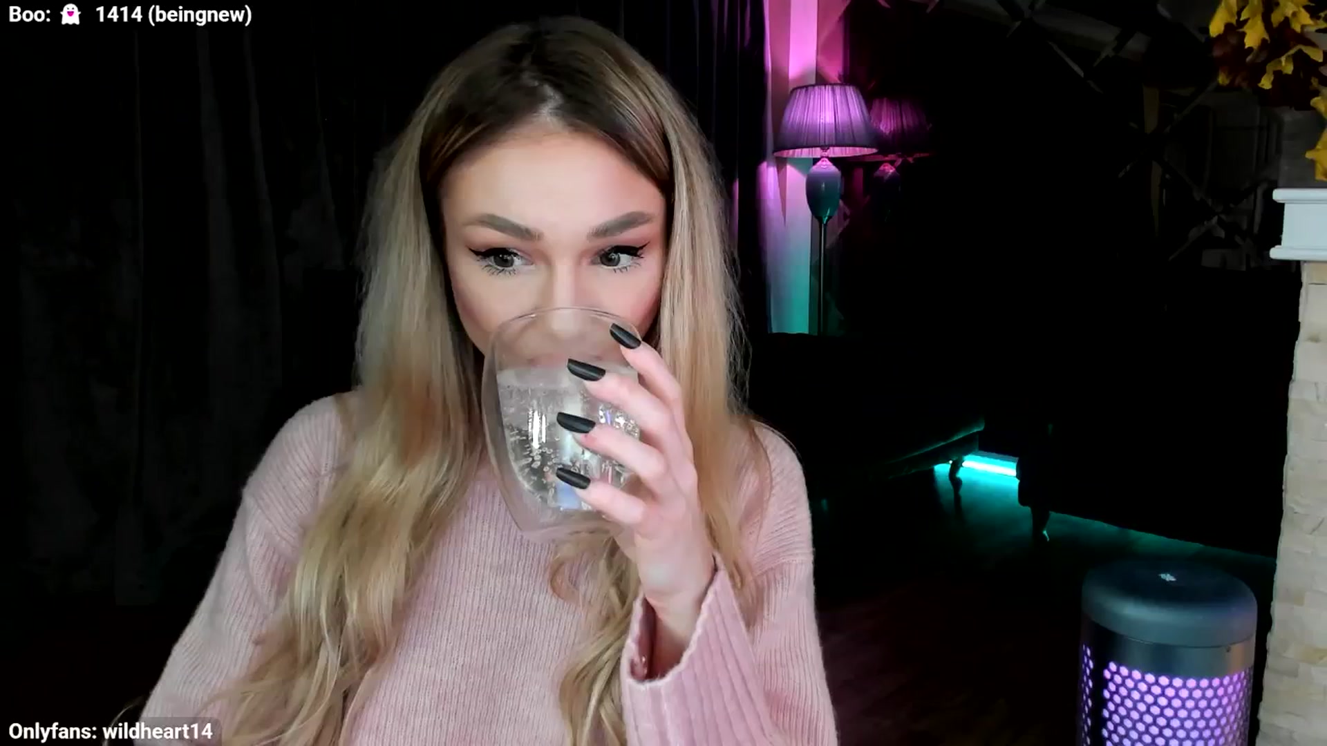 Gallery image thumbnail from Yveline's myfreecams stream on, 10/30/2025, 23:52 image 10 of 20