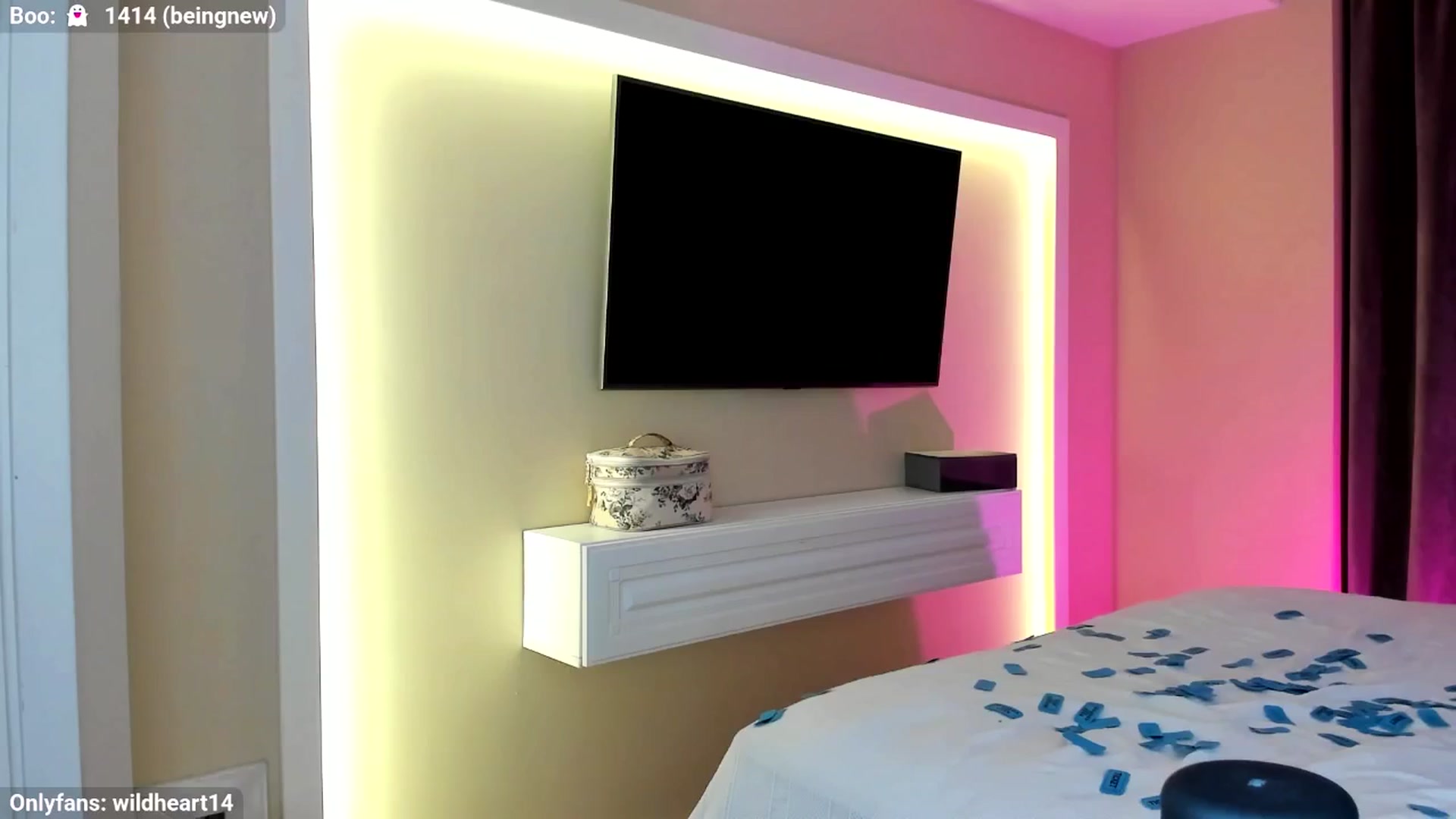 Gallery image thumbnail from Yveline's myfreecams stream on, 10/31/2025, 22:38 image 18 of 20