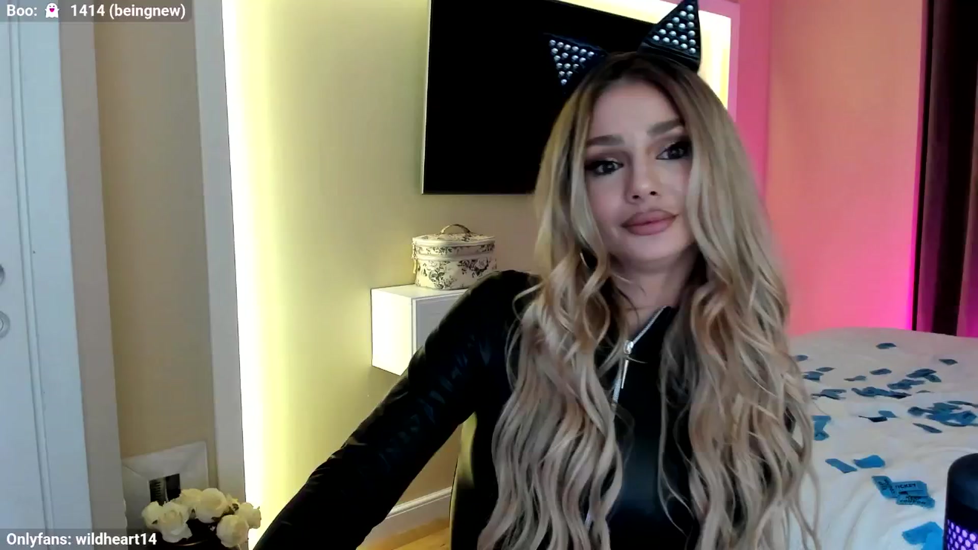Gallery image thumbnail from Yveline's myfreecams stream on, 10/31/2025, 22:38 image 19 of 20