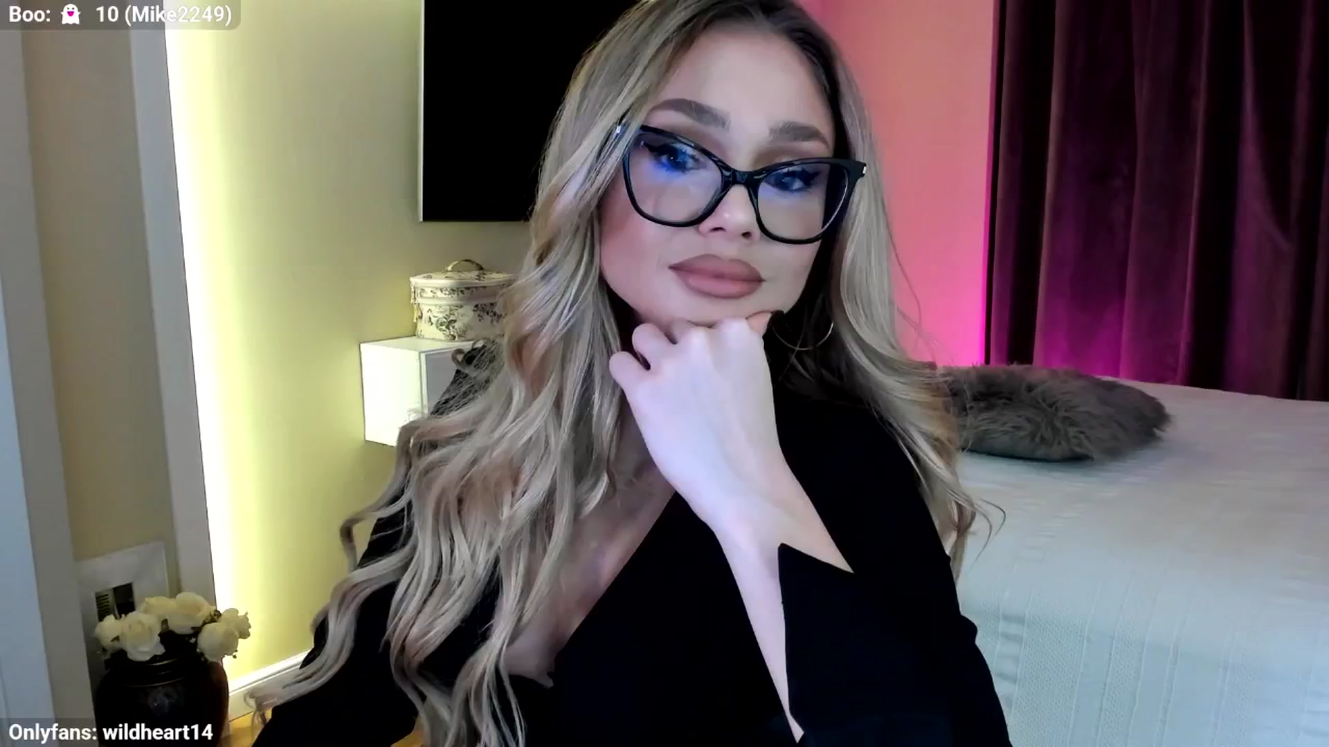 Gallery image thumbnail from Yveline's myfreecams stream on, 10/31/2025, 22:38 image 2 of 20