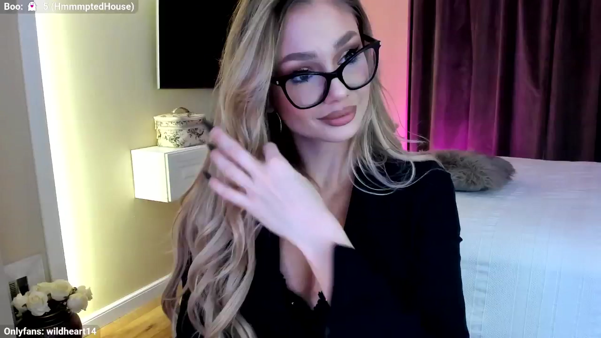 Gallery image thumbnail from Yveline's myfreecams stream on, 10/31/2025, 22:38 image 1 of 20