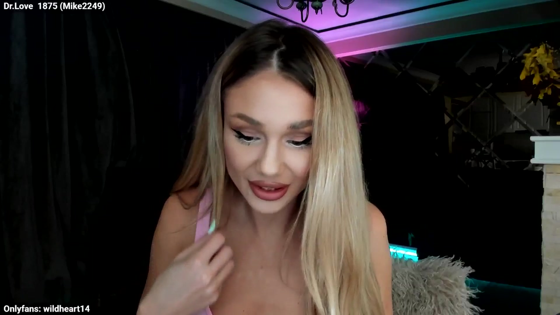 Gallery image thumbnail from Yveline's myfreecams stream on, 11/03/2025, 23:47 image 9 of 20