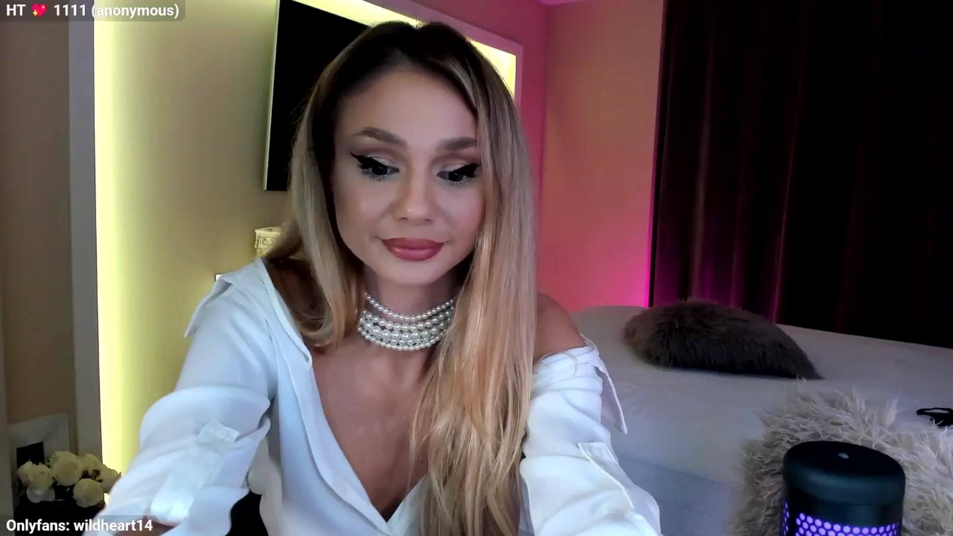 Gallery image thumbnail from Yveline's myfreecams stream on, 11/06/2025, 24:09 image 3 of 20