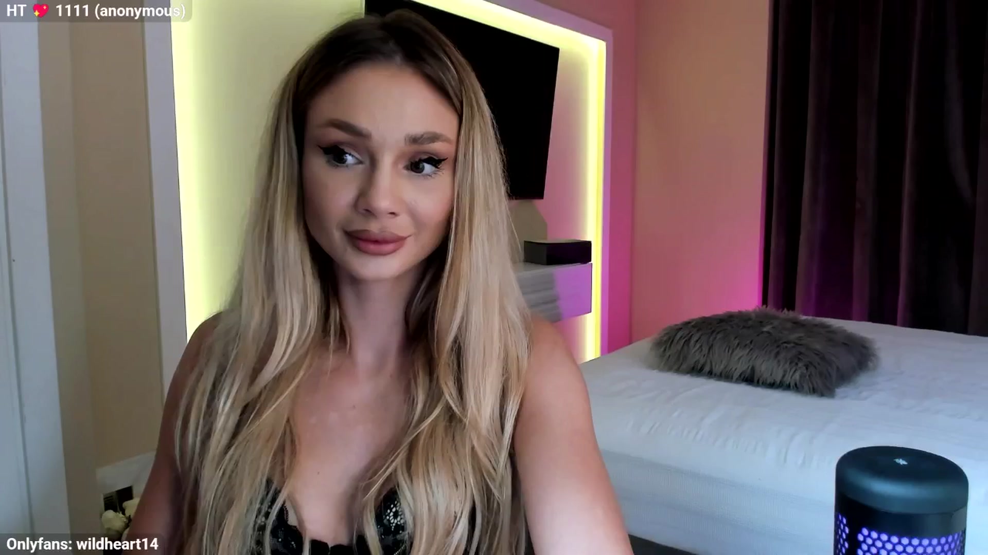 Gallery image thumbnail from Yveline's myfreecams stream on, 11/06/2025, 21:23 image 13 of 20