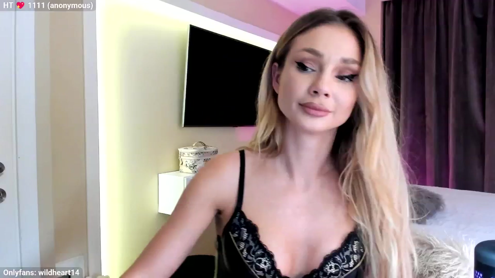 Gallery image thumbnail from Yveline's myfreecams stream on, 11/06/2025, 21:23 image 15 of 20
