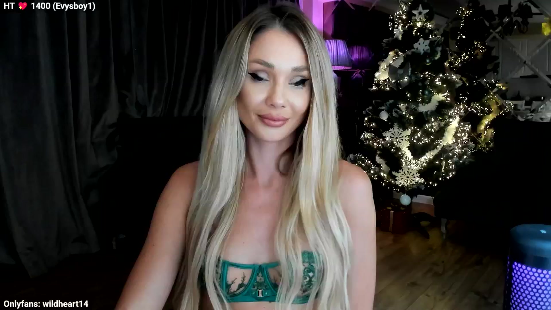Gallery image thumbnail from Yveline's myfreecams stream on, 11/18/2025, 24:07 image 14 of 20