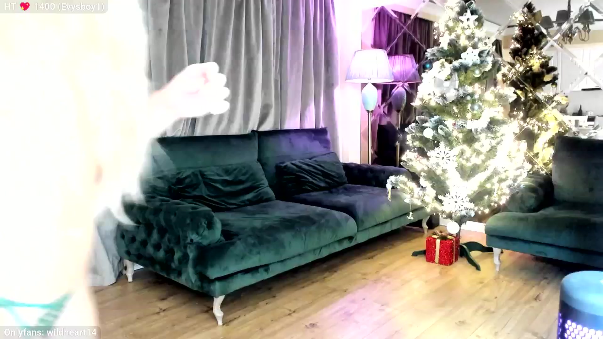 Gallery image thumbnail from Yveline's myfreecams stream on, 11/18/2025, 24:36 image 18 of 20