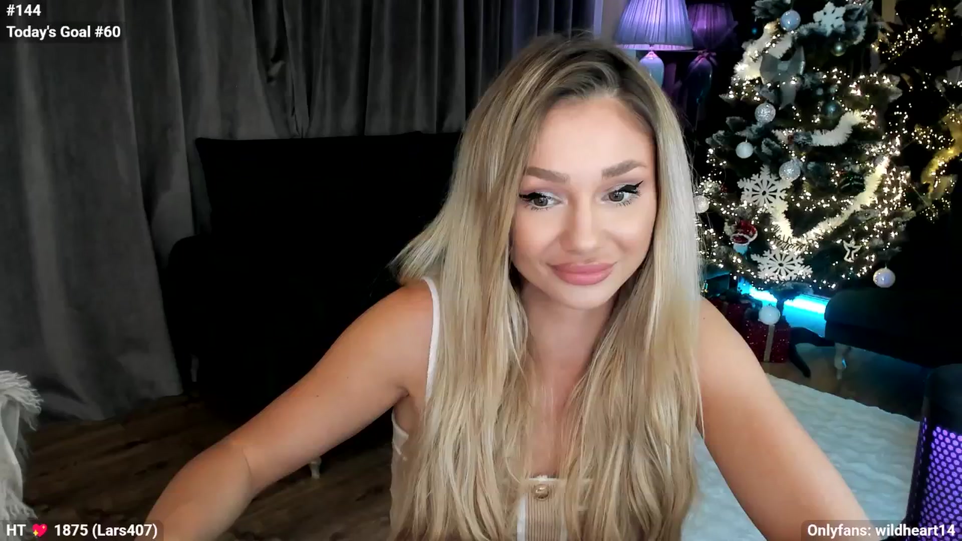 Gallery image thumbnail from Yveline's myfreecams stream on, 11/22/2025, 24:14 image 6 of 20