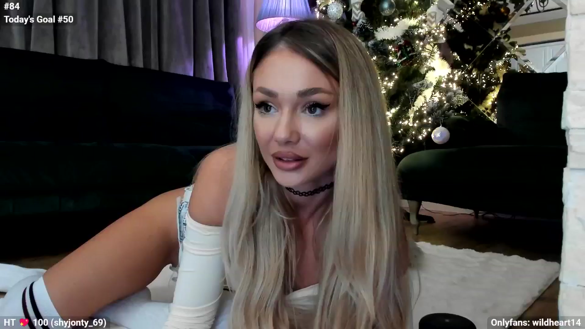 Gallery image thumbnail from Yveline's myfreecams stream on, 11/27/2025, 24:25 image 1 of 20