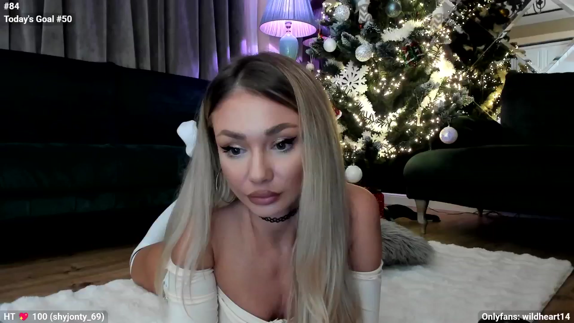 Gallery image thumbnail from Yveline's myfreecams stream on, 11/27/2025, 24:25 image 2 of 20