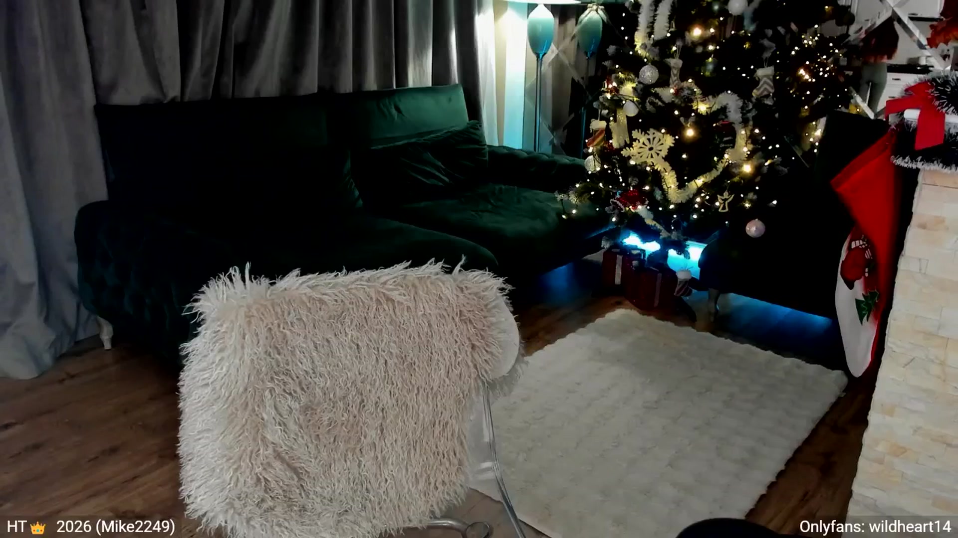 Gallery image thumbnail from Yveline's myfreecams stream on, 01/04/2026, 20:34 image 14 of 20