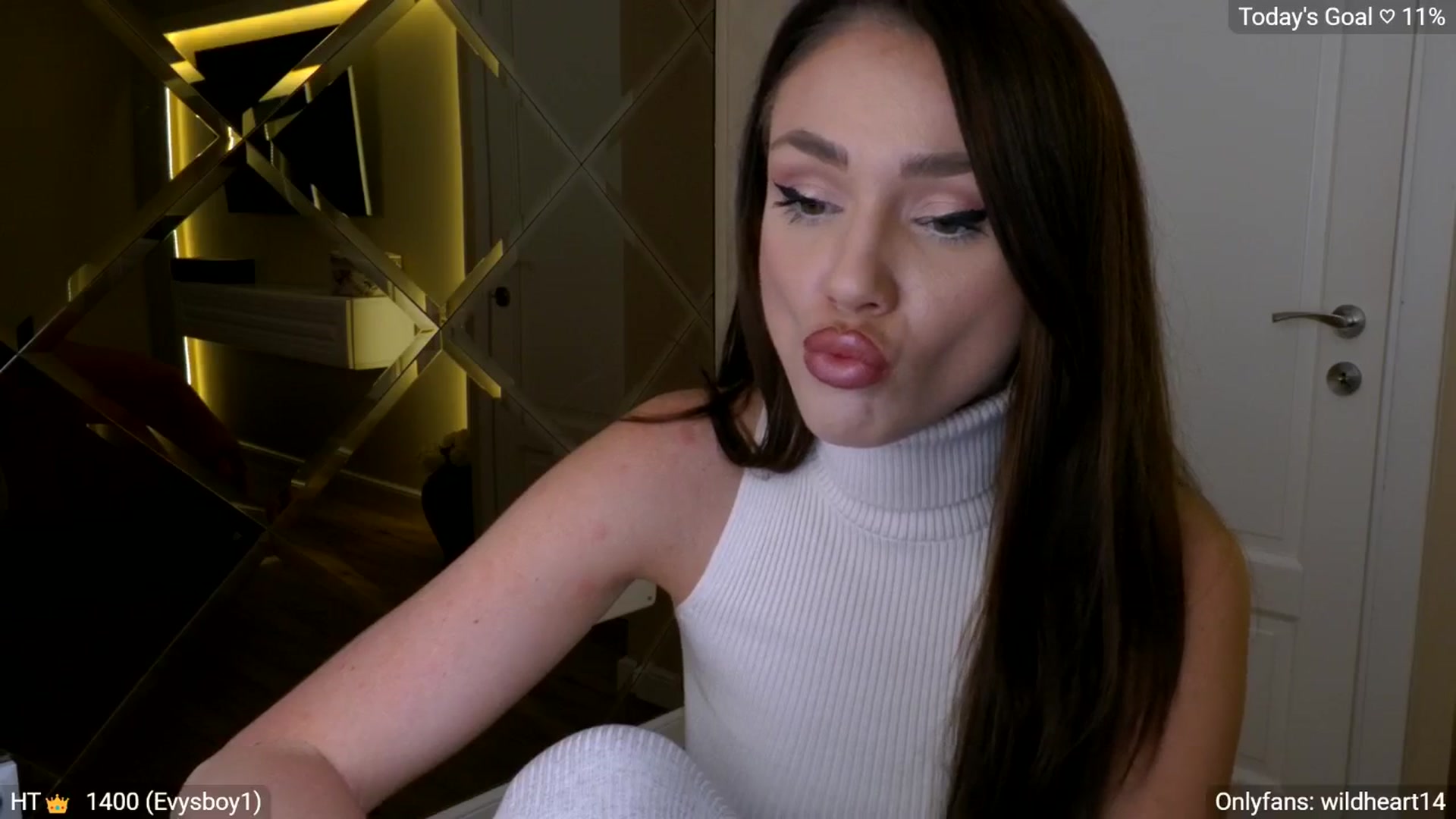 Gallery image thumbnail from Yveline's myfreecams stream on, 01/12/2026, 24:07 image 9 of 20