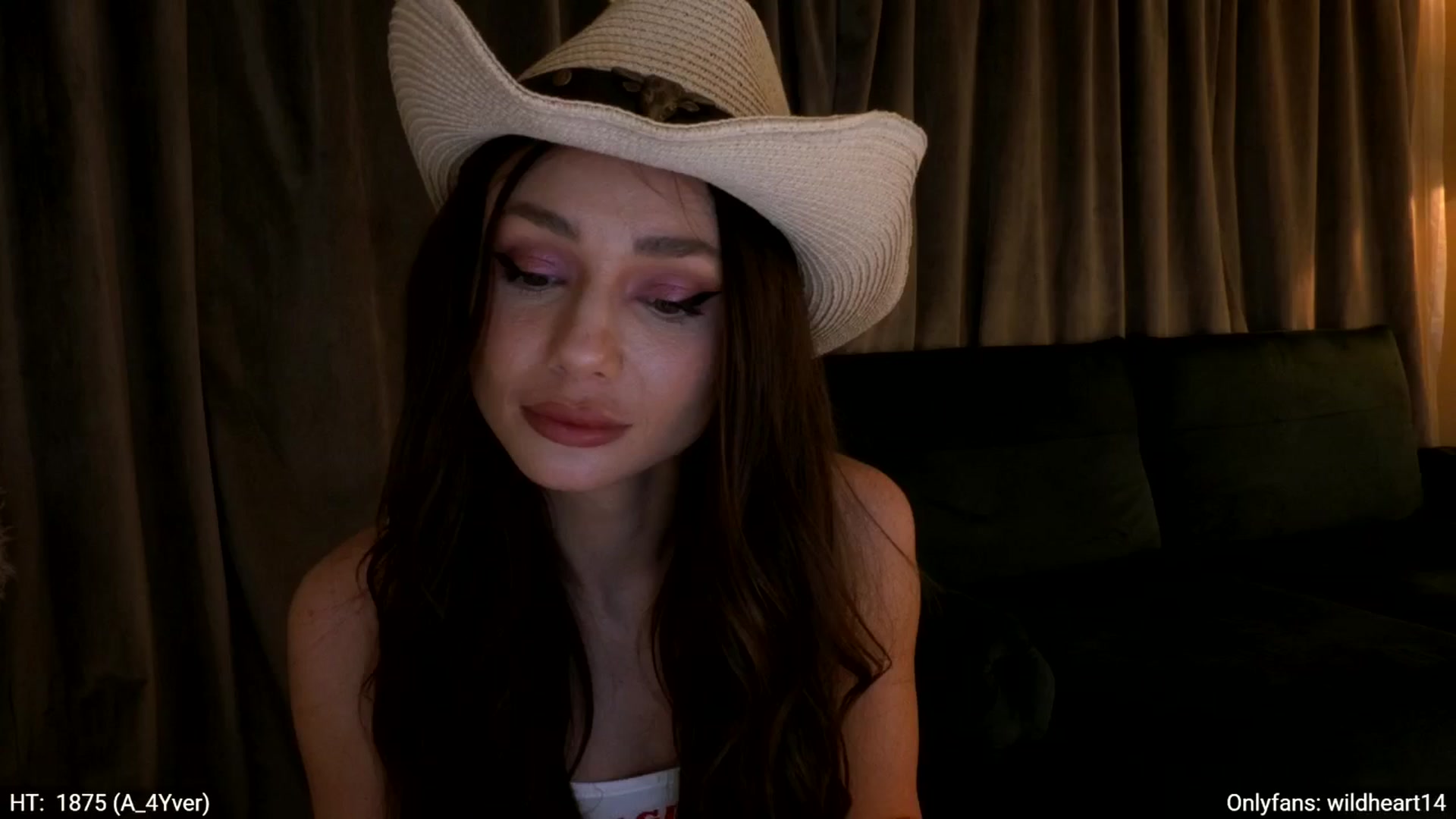 Gallery image thumbnail from Yveline's myfreecams stream on, 03/27/2026, 01:11 image 18 of 20