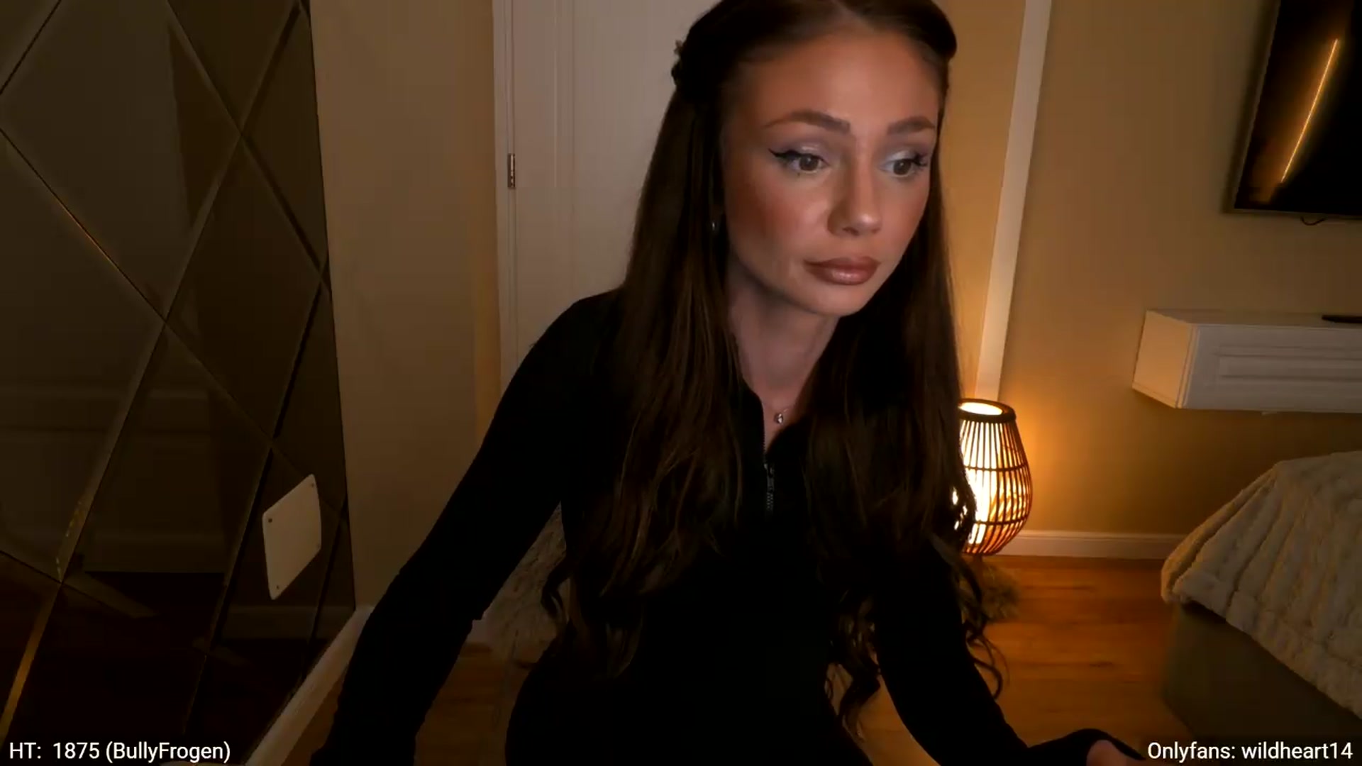 Gallery image thumbnail from Yveline's myfreecams stream on, 06/19/2026, 17:40 image 12 of 20