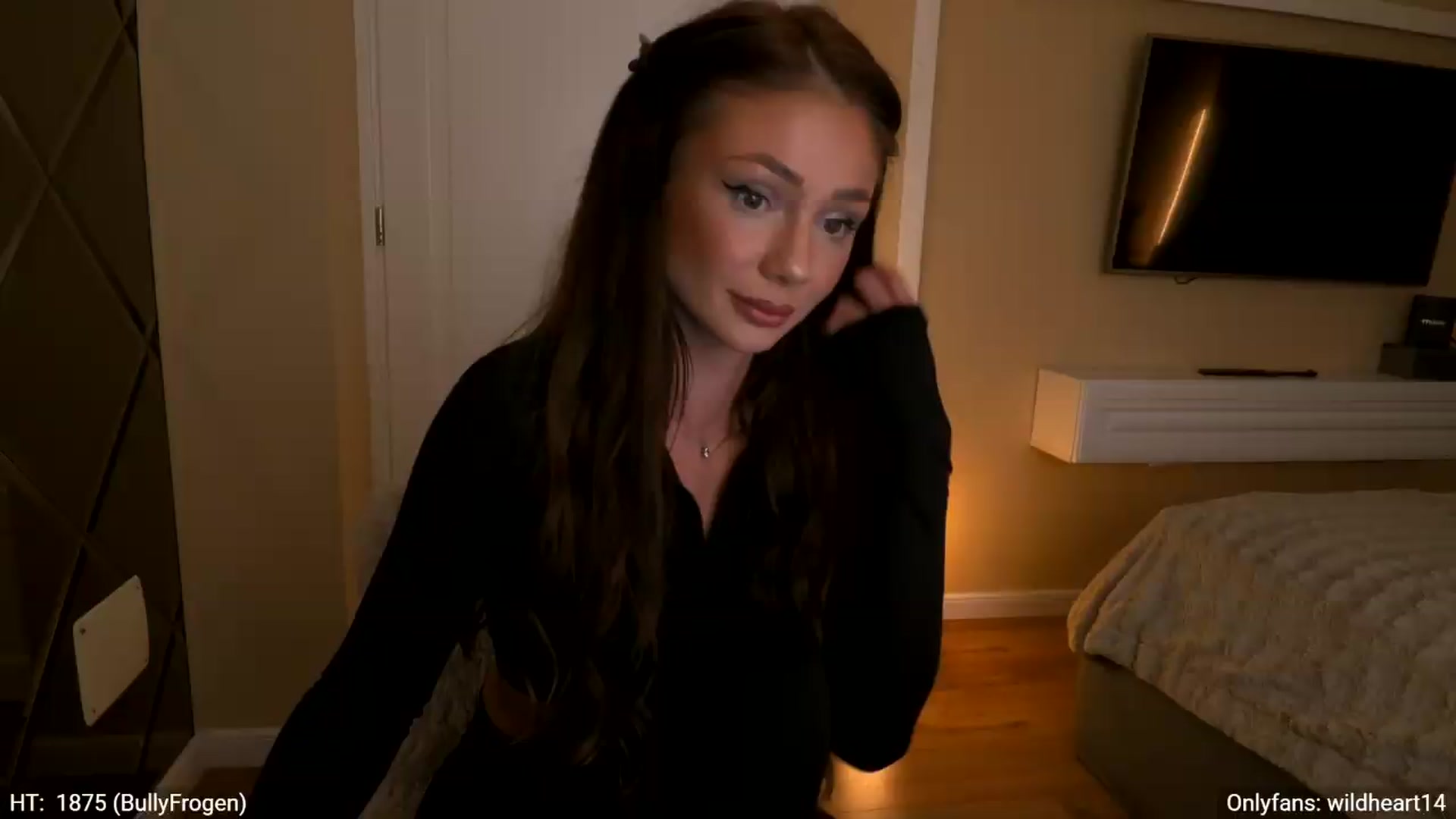Gallery image thumbnail from Yveline's myfreecams stream on, 06/19/2026, 18:50 image 7 of 20
