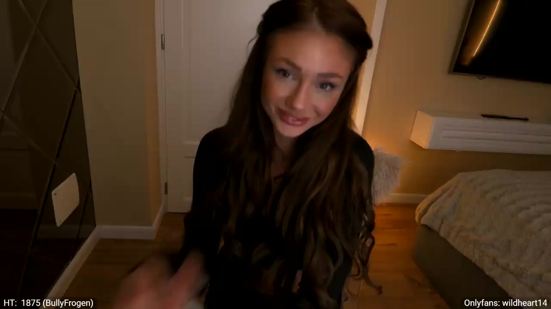Gallery image thumbnail from Yveline's myfreecams stream on, 06/19/2026, 20:09 image 2 of 20