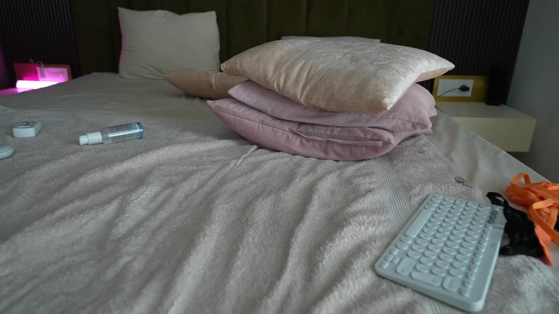 Gallery image thumbnail from YvonnaOne's myfreecams stream on, 04/08/2024, 08:05 image 3 of 20
