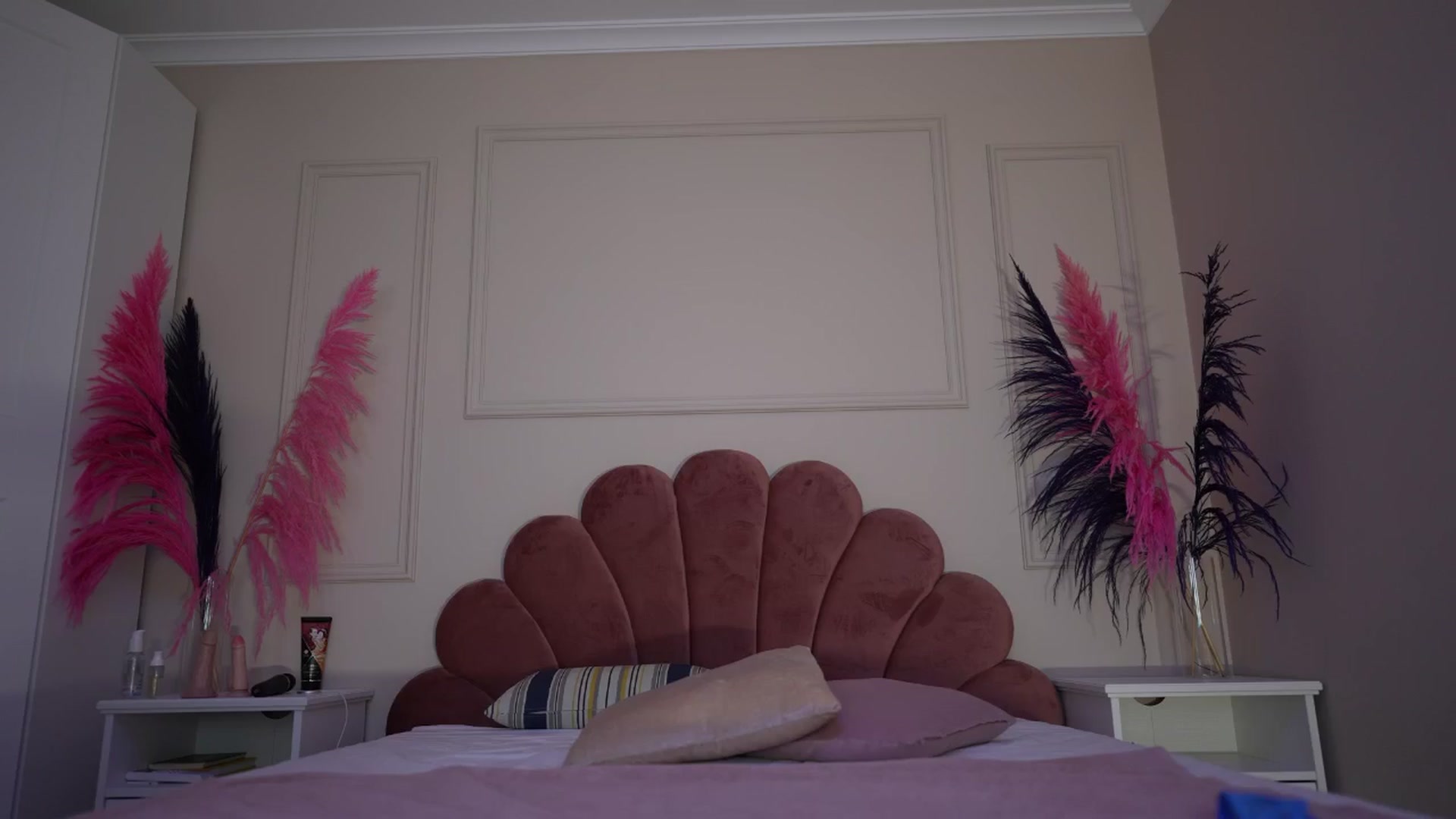 Gallery image thumbnail from YvonnaOne's myfreecams stream on, 04/30/2024, 18:49 image 9 of 20