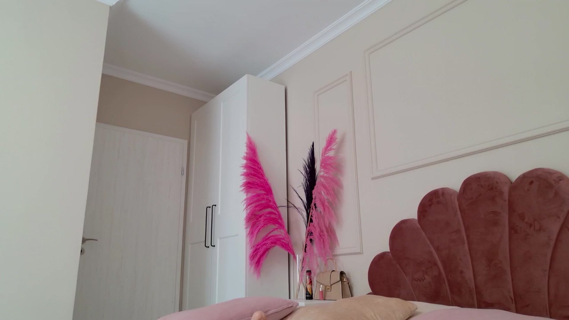 Gallery image thumbnail from YvonnaOne's myfreecams stream on, 05/15/2024, 15:03 image 16 of 20