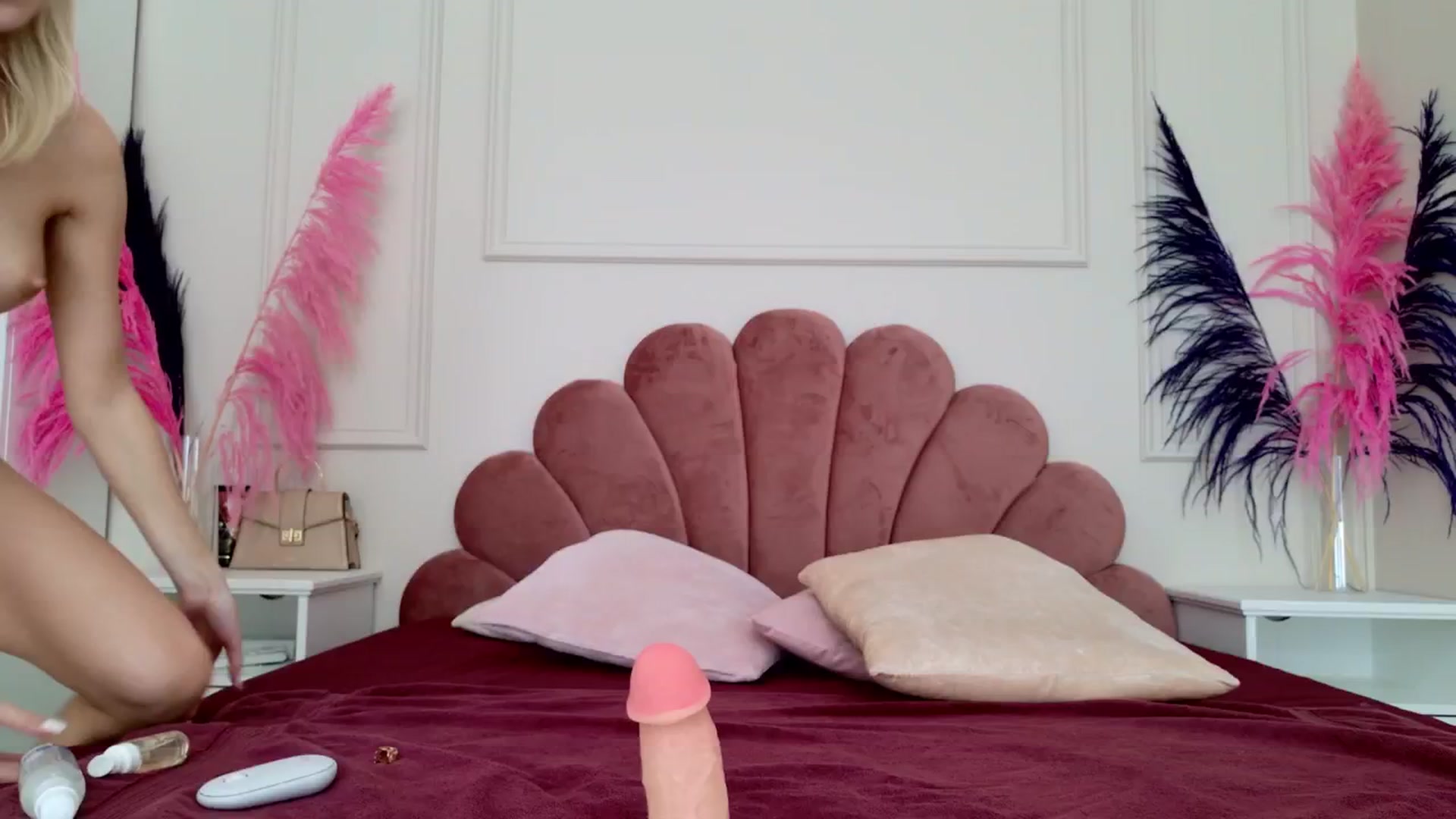 Gallery image thumbnail from YvonnaOne's myfreecams stream on, 05/18/2024, 12:13 image 9 of 20