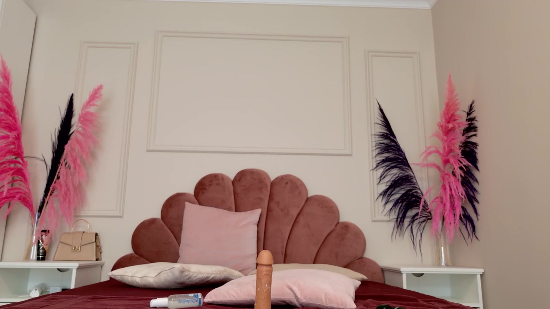 Gallery image thumbnail from YvonnaOne's myfreecams stream on, 05/22/2024, 08:36 image 14 of 20
