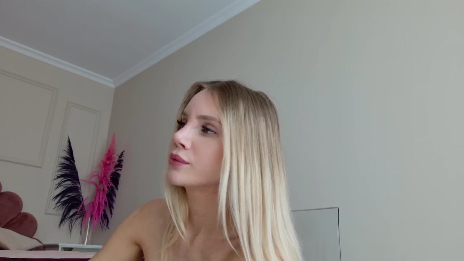 Gallery image thumbnail from YvonnaOne's myfreecams stream on, 05/31/2024, 09:54 image 18 of 20