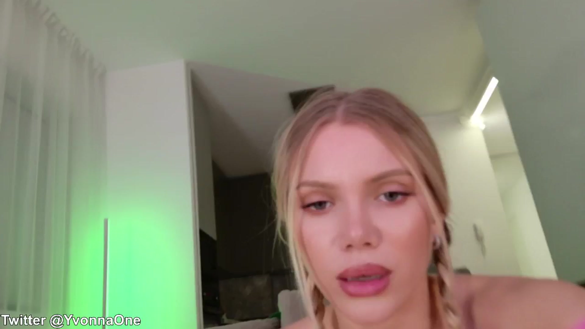 Gallery image thumbnail from YvonnaOne's myfreecams stream on, 12/03/2024, 20:08 image 19 of 20