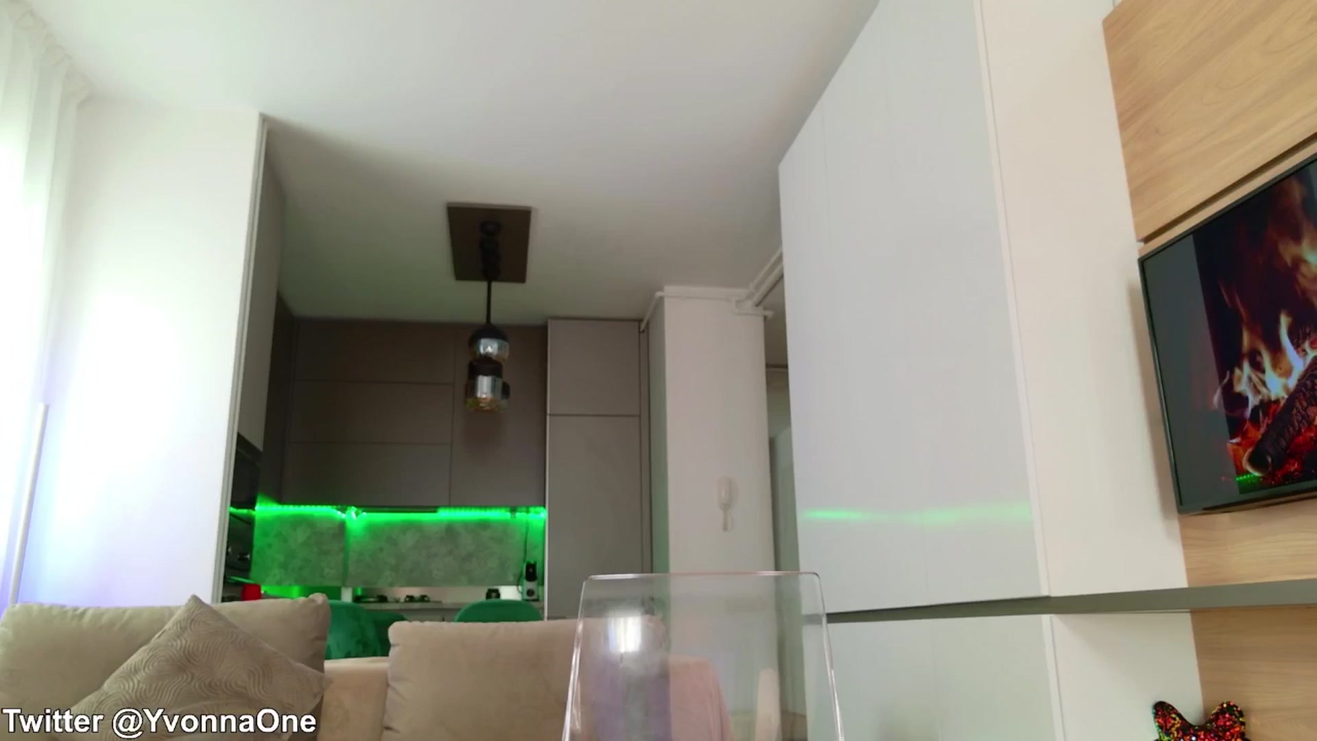 Gallery image thumbnail from YvonnaOne's myfreecams stream on, 01/06/2025, 13:45 image 13 of 20