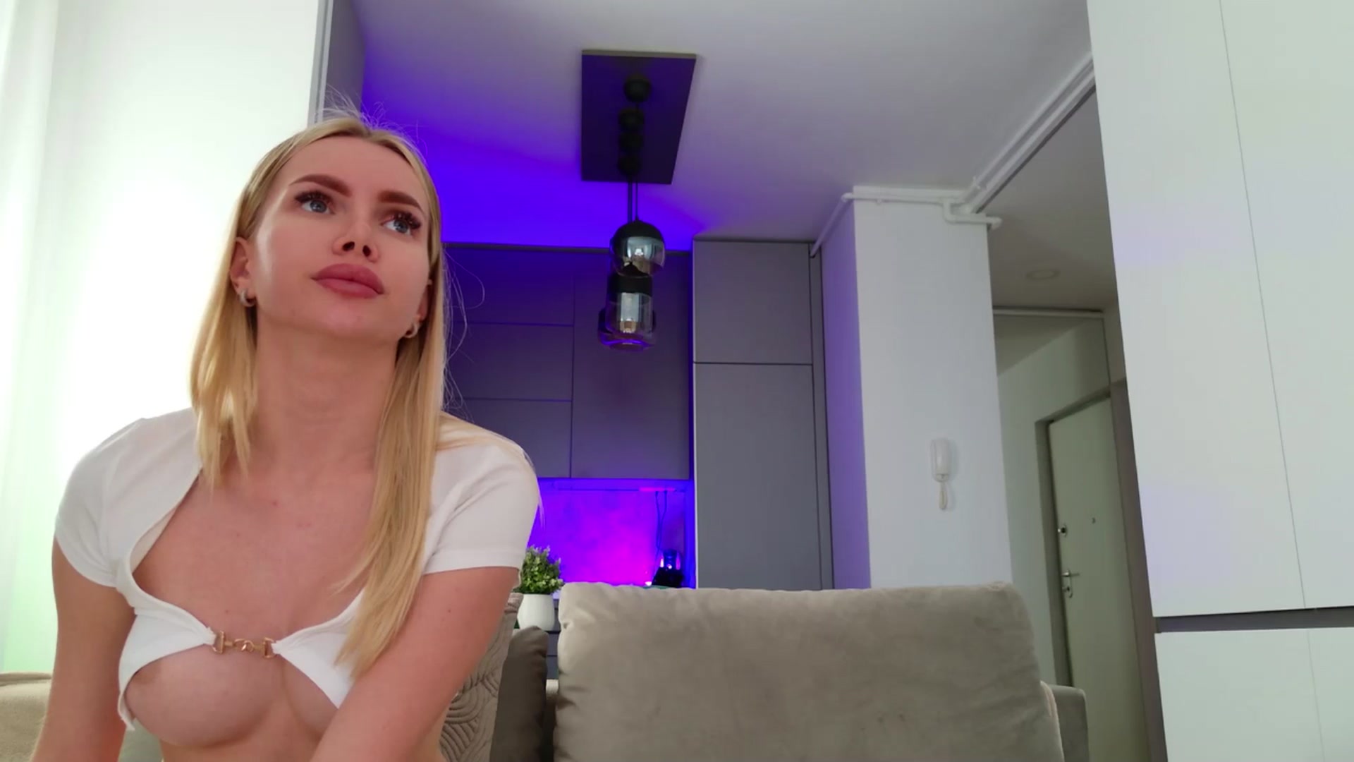 Gallery image thumbnail from YvonnaOne's myfreecams stream on, 04/30/2025, 13:19 image 9 of 20