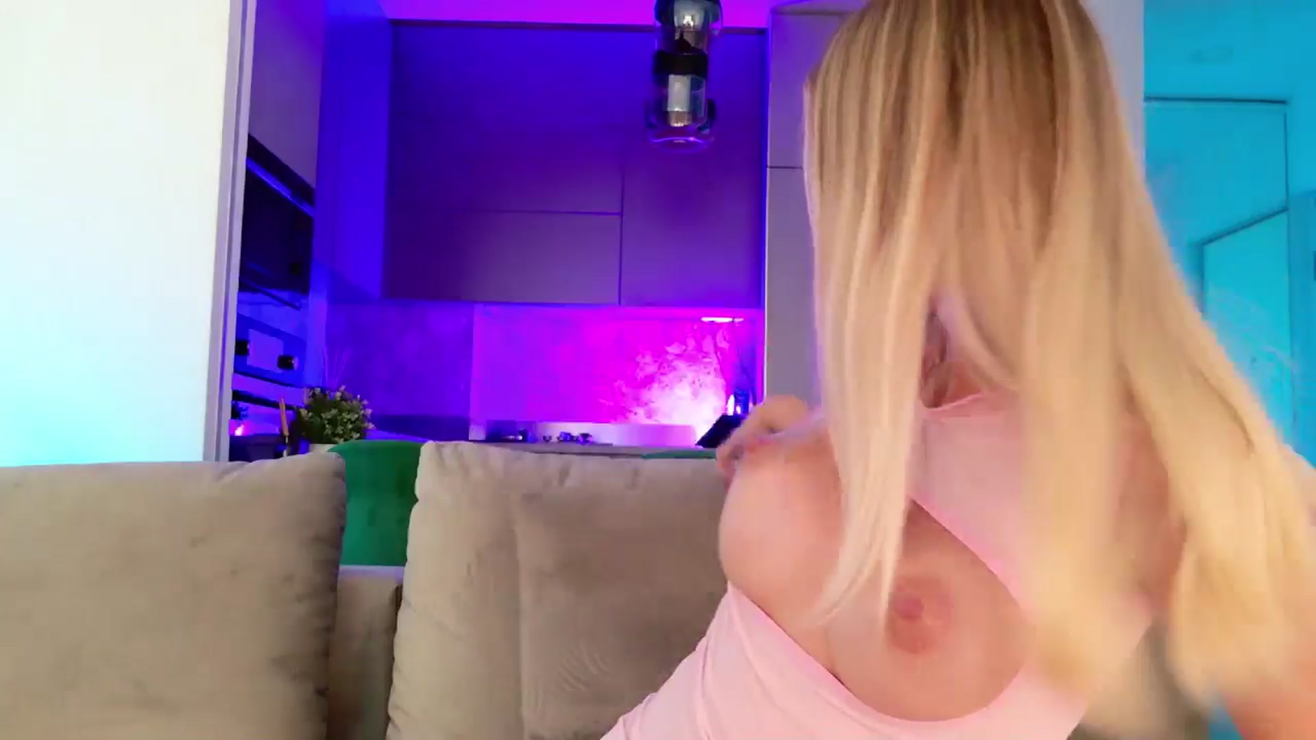 Gallery image thumbnail from YvonnaOne's myfreecams stream on, 07/21/2025, 17:39 image 14 of 20
