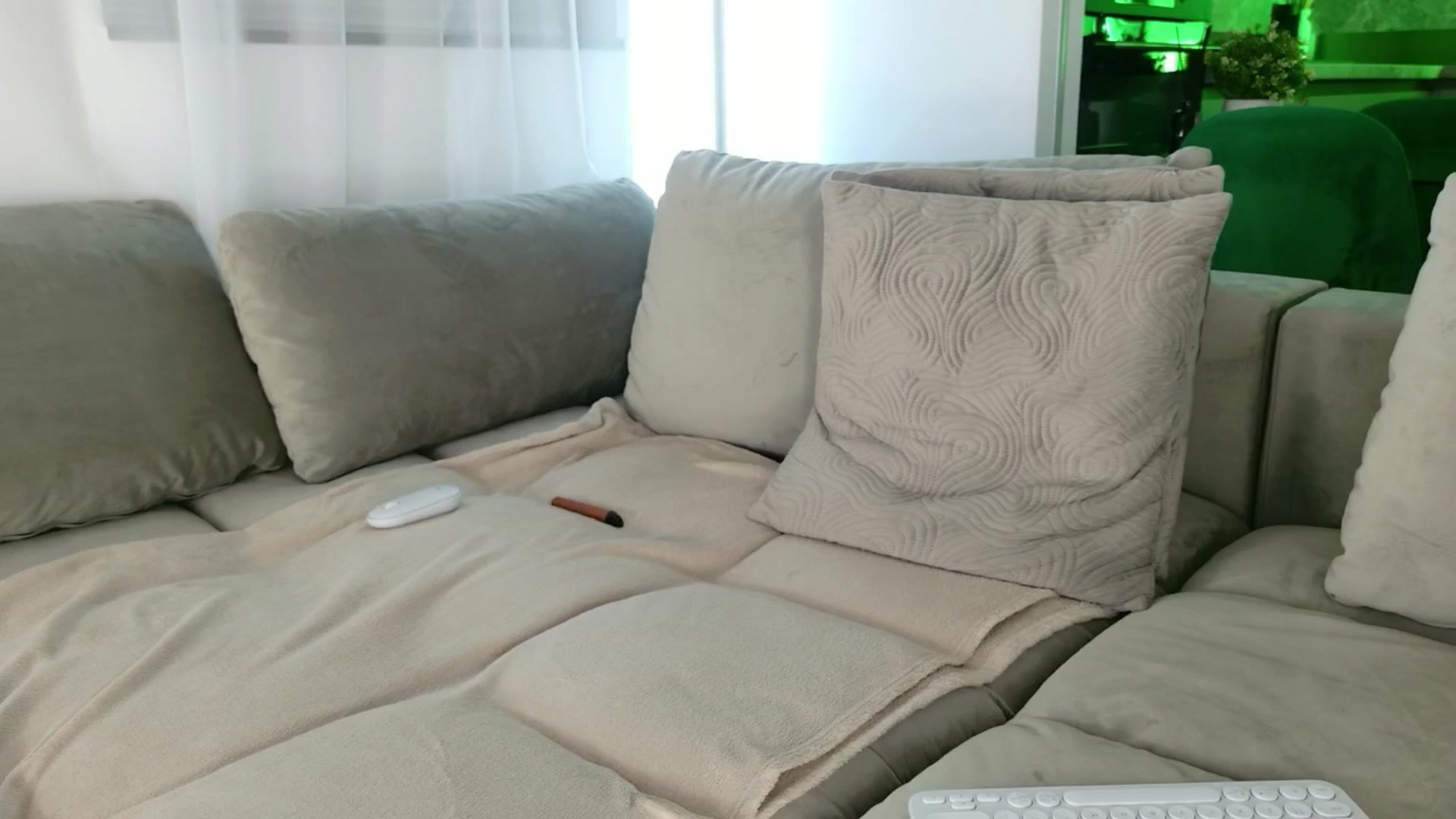 Gallery image thumbnail from YvonnaOne's myfreecams stream on, 10/15/2025, 18:57 image 15 of 20