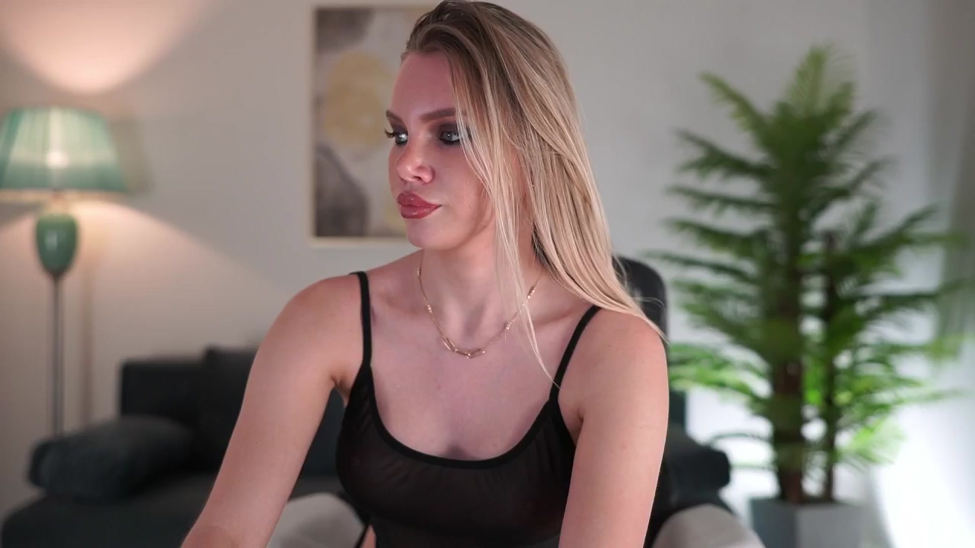 Gallery image thumbnail from YvonnaOne's myfreecams stream on, 11/21/2025, 19:54 image 6 of 20