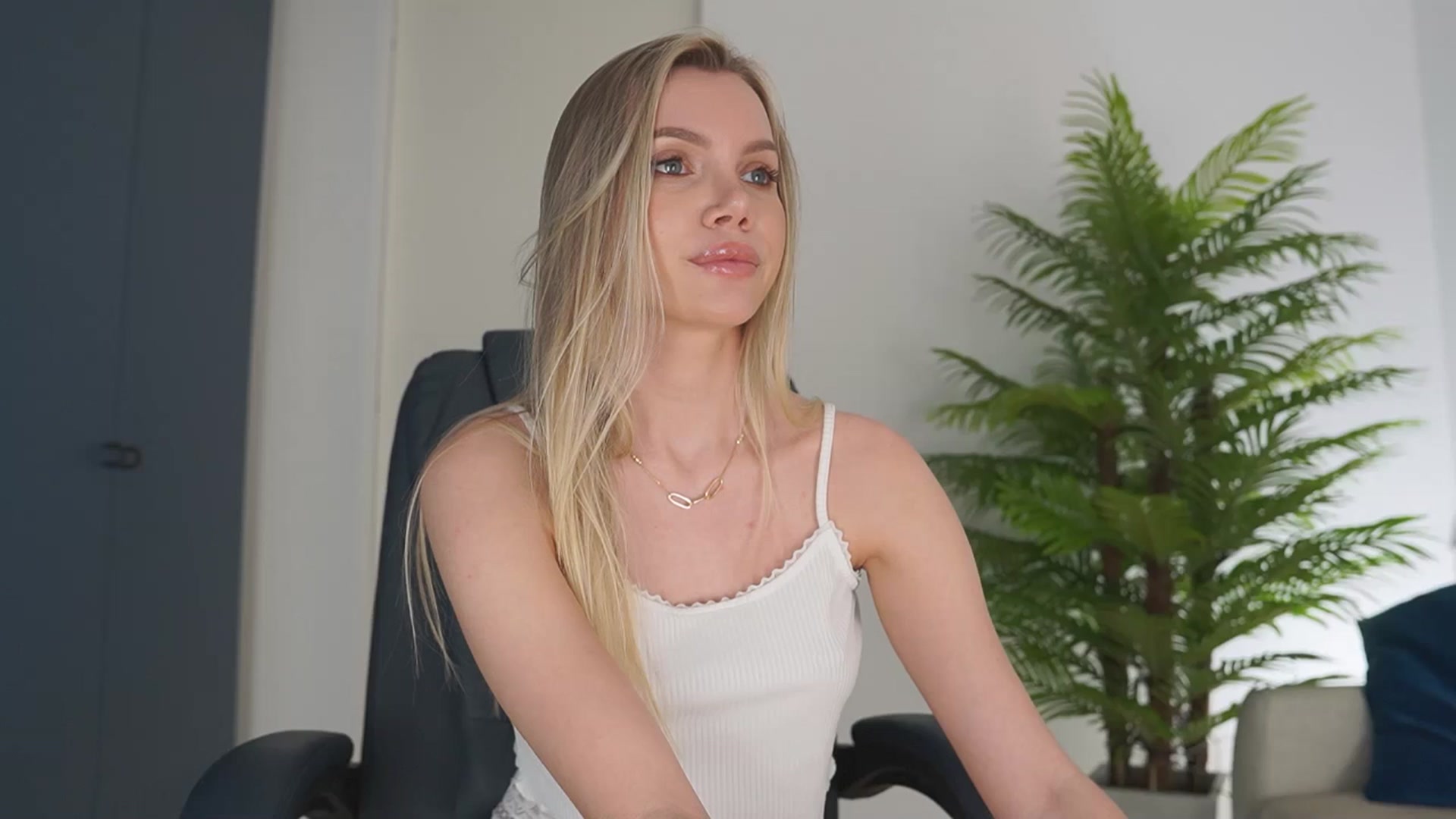 Gallery image thumbnail from YvonnaOne's myfreecams stream on, 02/20/2026, 17:59 image 7 of 20