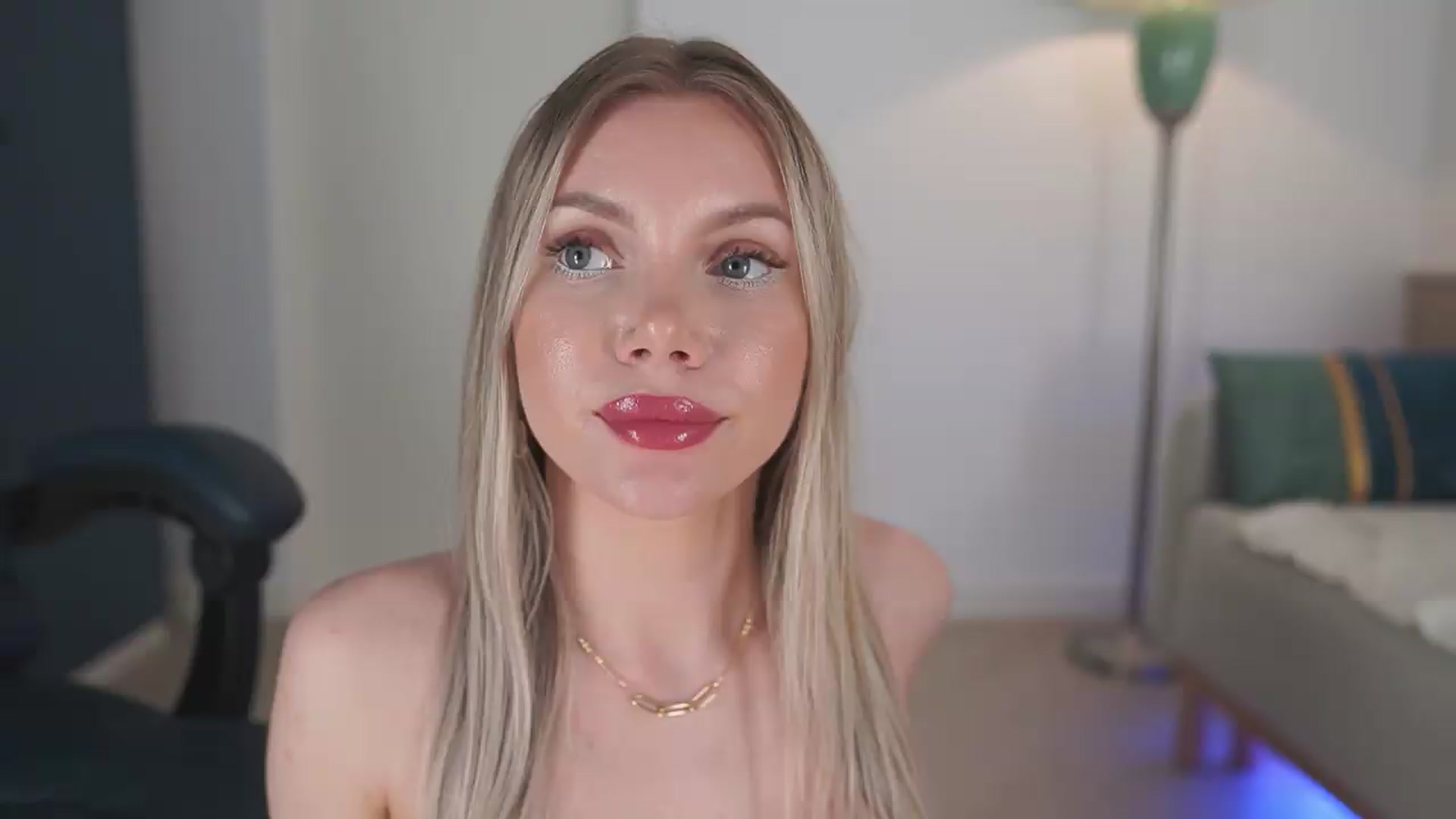 Gallery image thumbnail from YvonnaOne's myfreecams stream on, 06/10/2026, 18:01 image 8 of 20