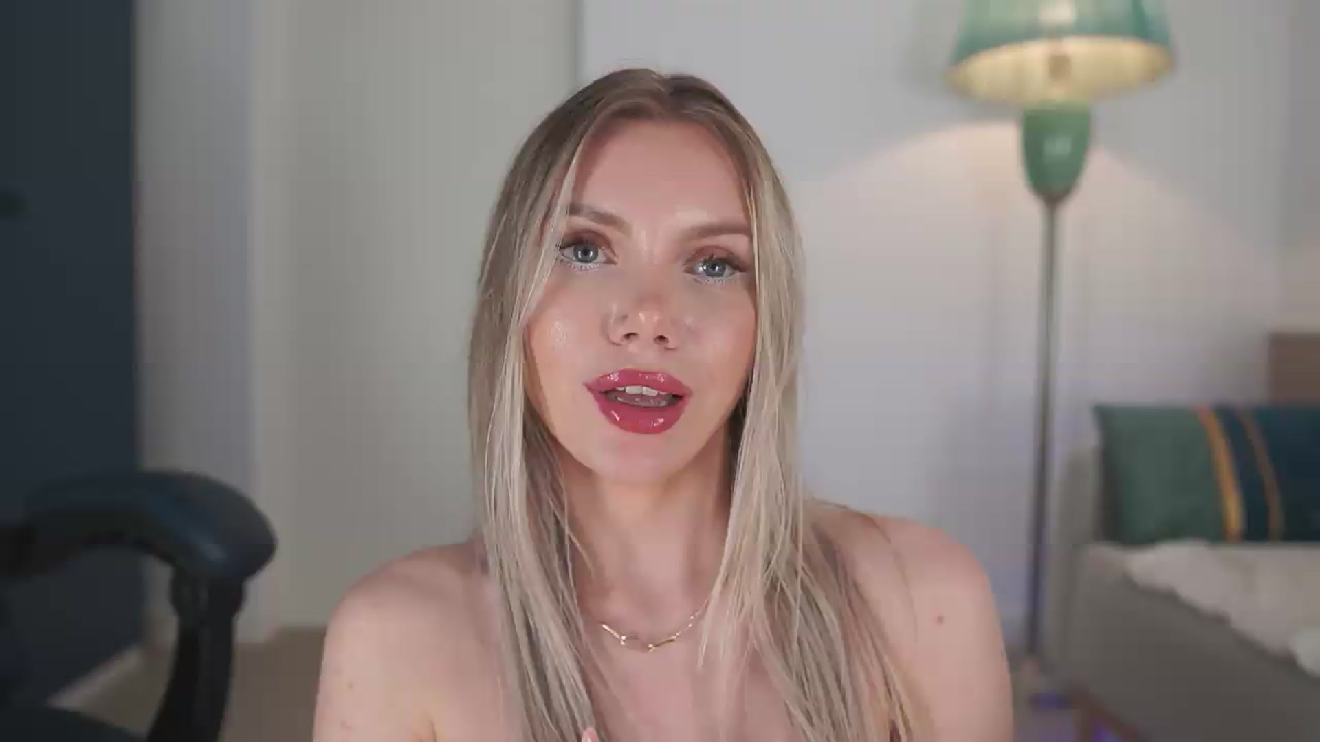 Gallery image thumbnail from YvonnaOne's myfreecams stream on, 06/10/2026, 18:01 image 6 of 20