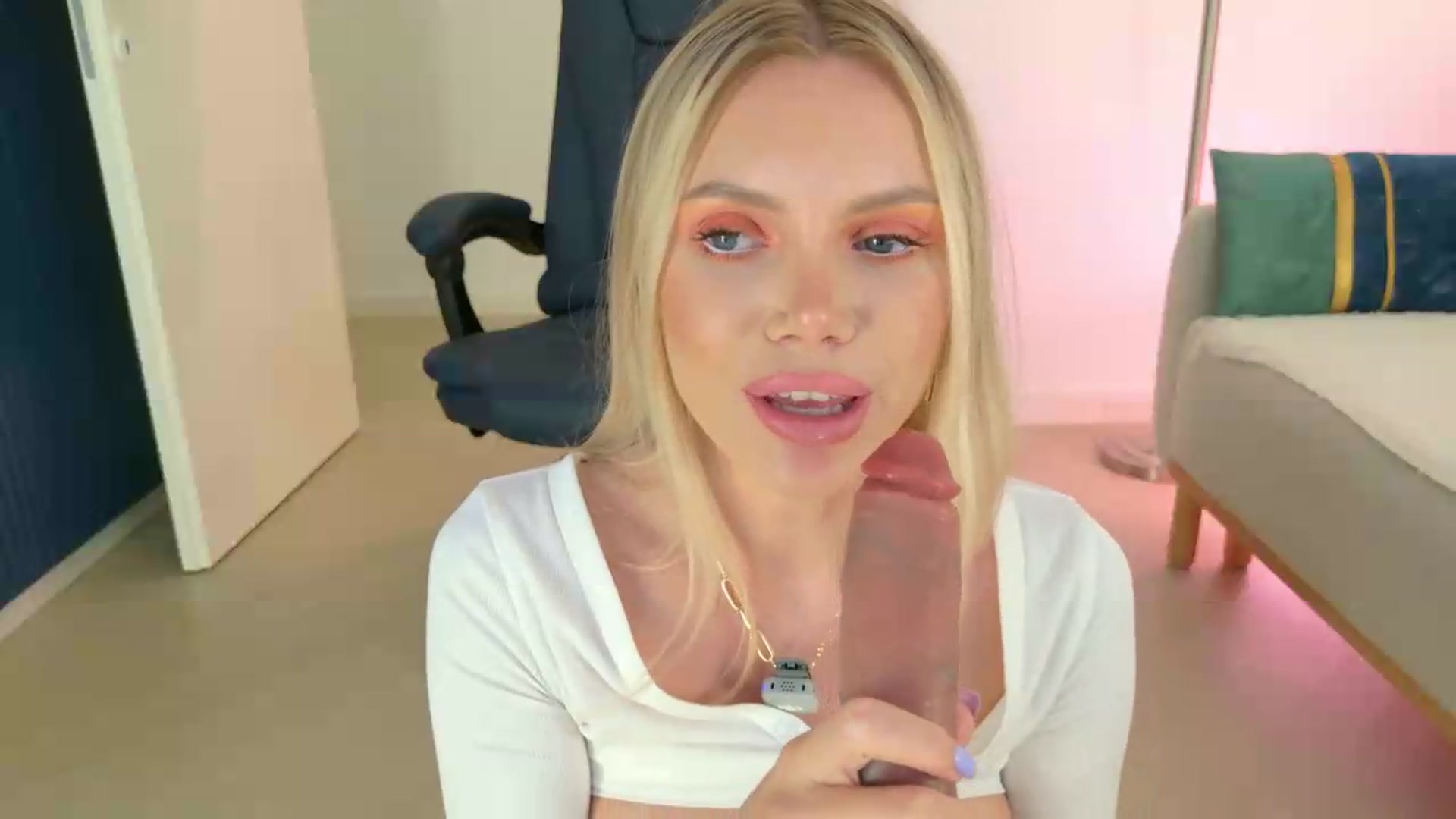 Gallery image thumbnail from YvonnaOne's myfreecams stream on, 08/10/2026, 14:24 image 13 of 20