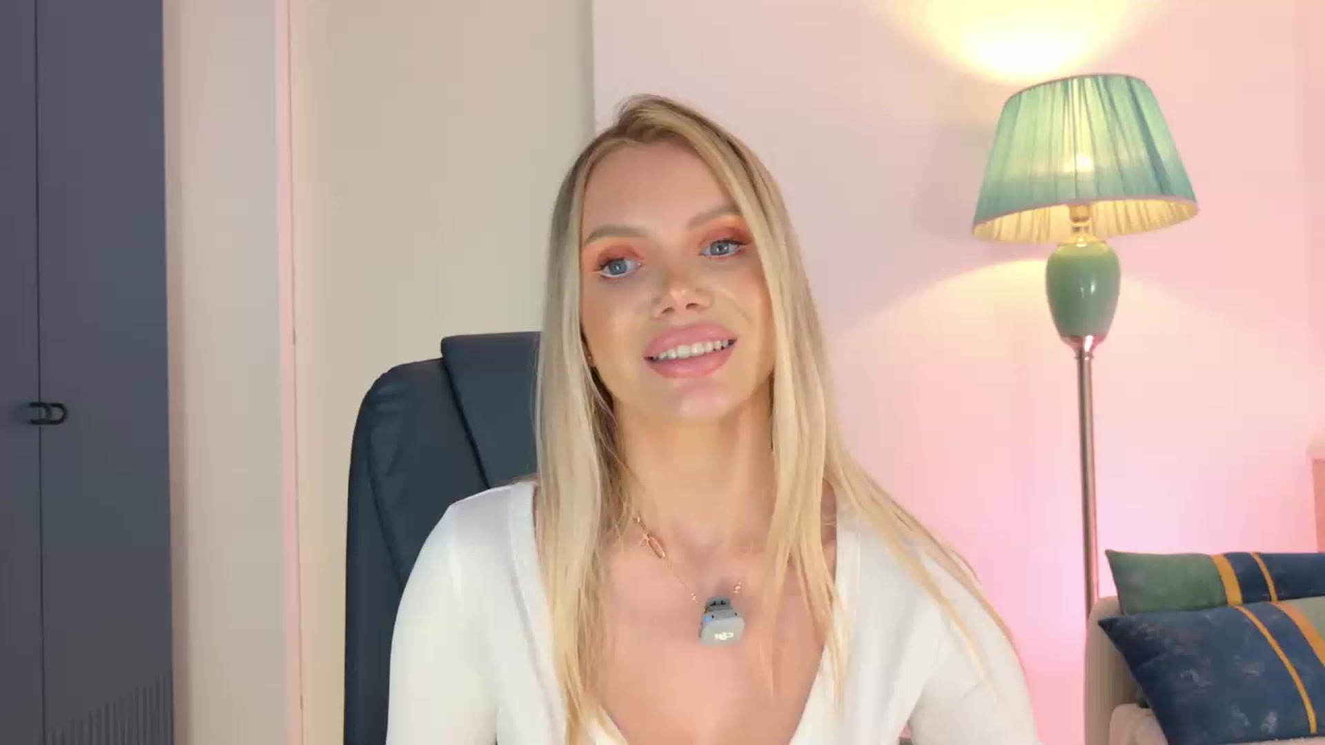 Gallery image thumbnail from YvonnaOne's myfreecams stream on, 08/10/2026, 17:53 image 10 of 20