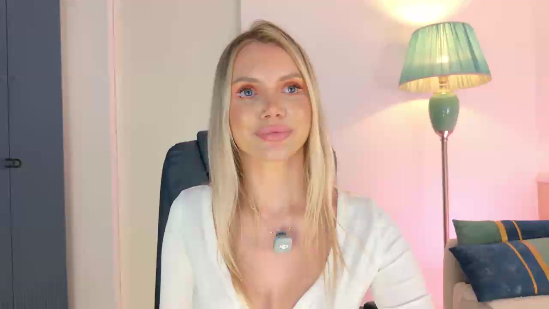 Gallery image thumbnail from YvonnaOne's myfreecams stream on, 08/10/2026, 17:53 image 18 of 20