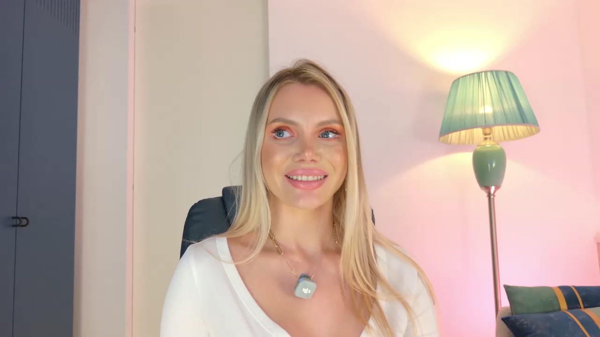 Gallery image thumbnail from YvonnaOne's myfreecams stream on, 08/10/2026, 17:53 image 3 of 20