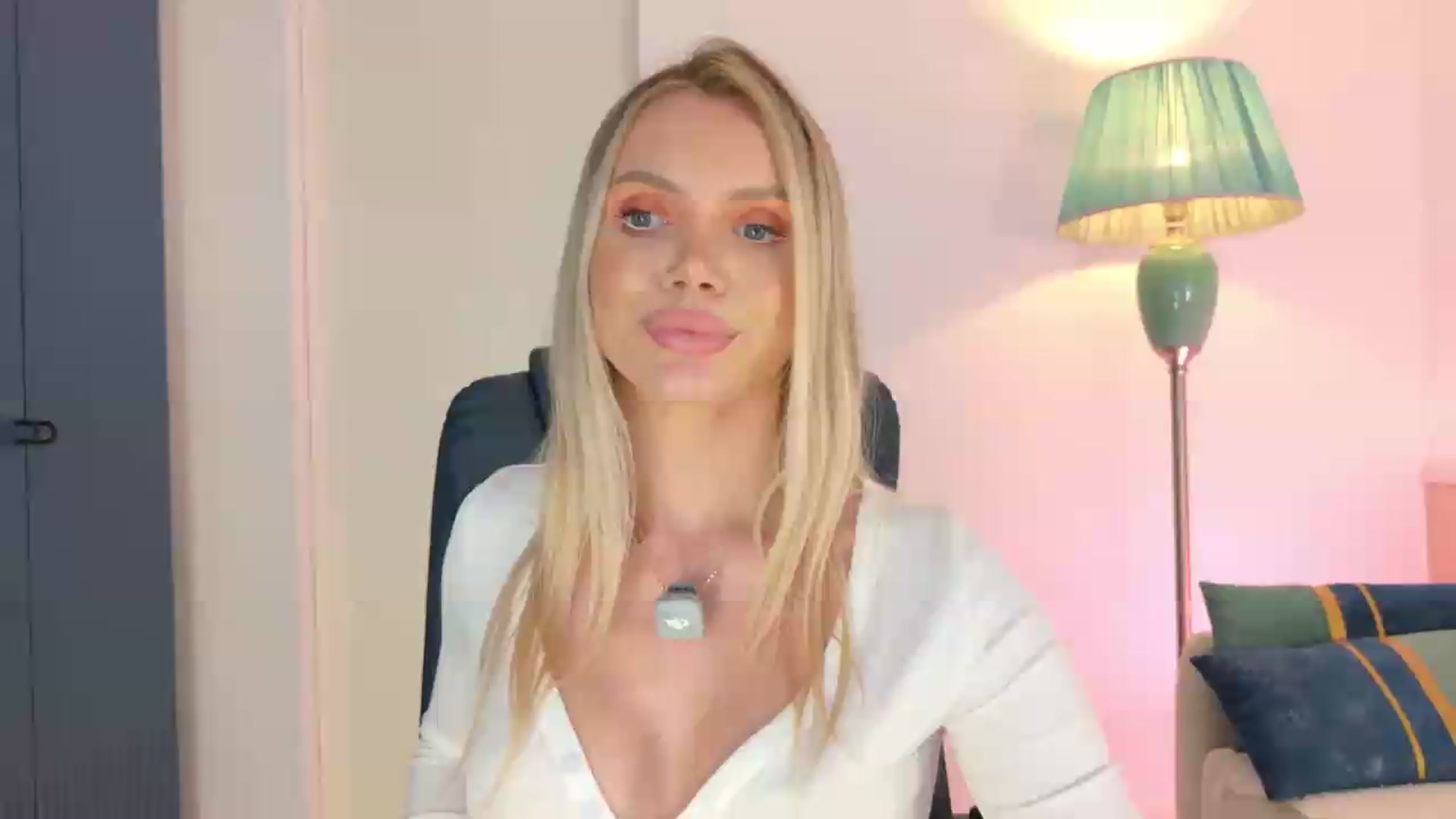 Gallery image thumbnail from YvonnaOne's myfreecams stream on, 08/10/2026, 17:53 image 19 of 20