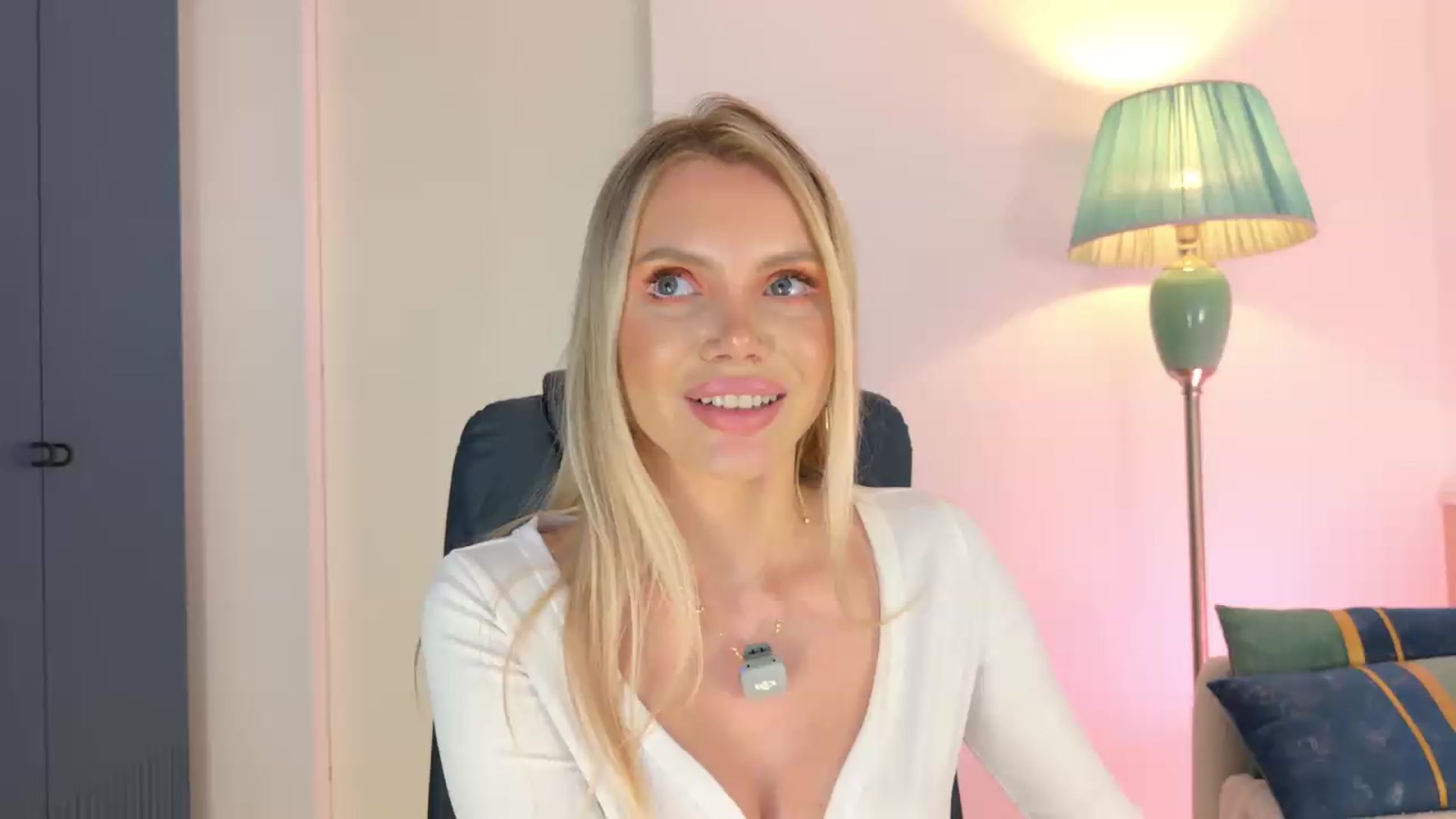 Gallery image thumbnail from YvonnaOne's myfreecams stream on, 08/10/2026, 17:53 image 7 of 20