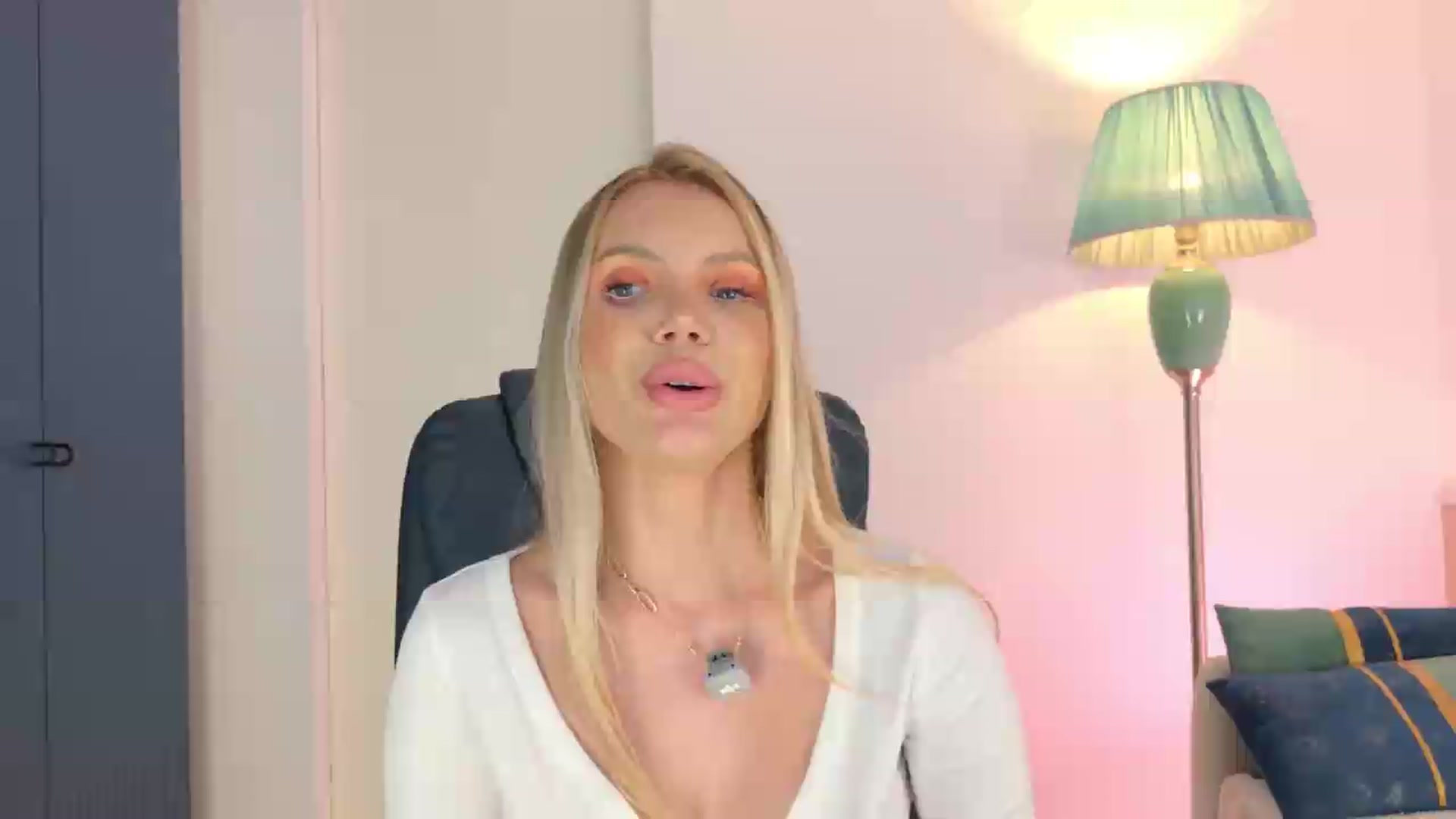 Gallery image thumbnail from YvonnaOne's myfreecams stream on, 08/10/2026, 17:53 image 9 of 20