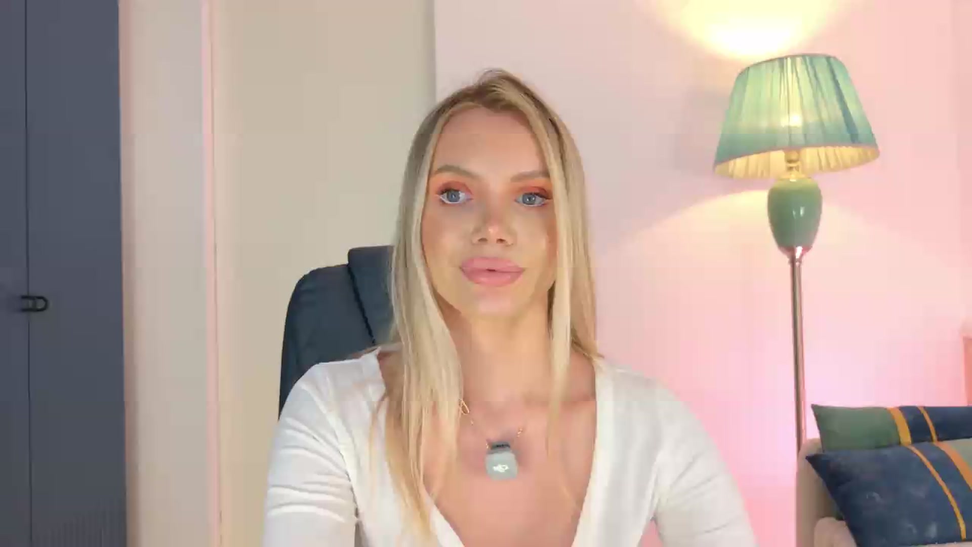 Gallery image thumbnail from YvonnaOne's myfreecams stream on, 08/10/2026, 17:53 image 8 of 20