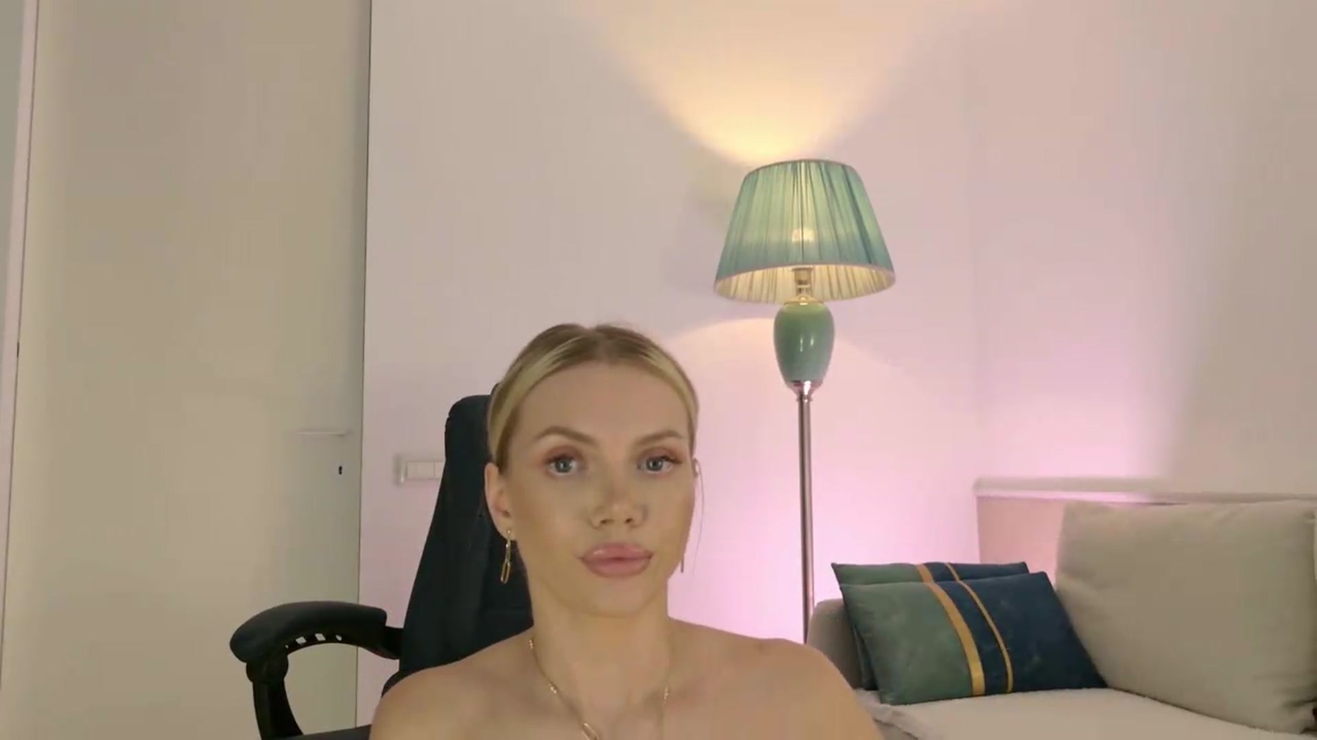 Gallery image thumbnail from YvonnaOne's myfreecams stream on, 08/13/2026, 15:06 image 16 of 20