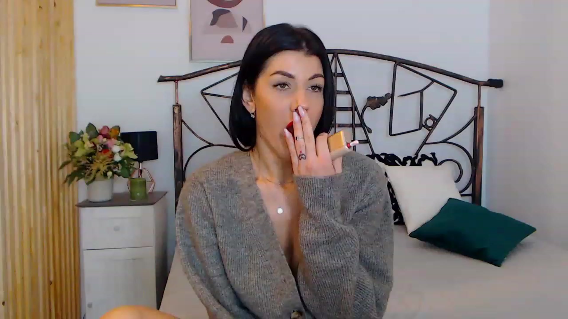 Gallery image thumbnail from YvonneEverlee's myfreecams stream on, 12/26/2022, 13:46 image 18 of 20