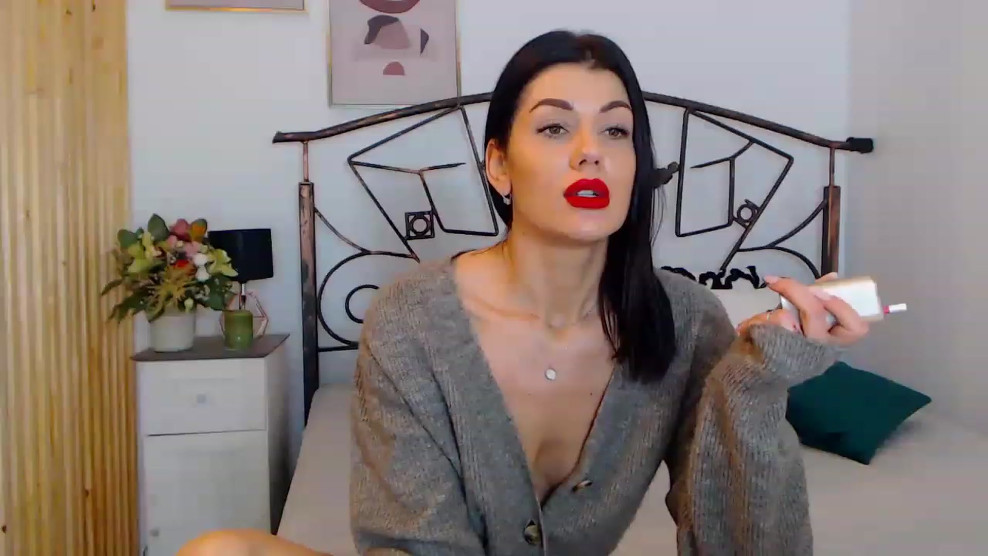 Gallery image thumbnail from YvonneEverlee's myfreecams stream on, 12/26/2022, 13:46 image 13 of 20