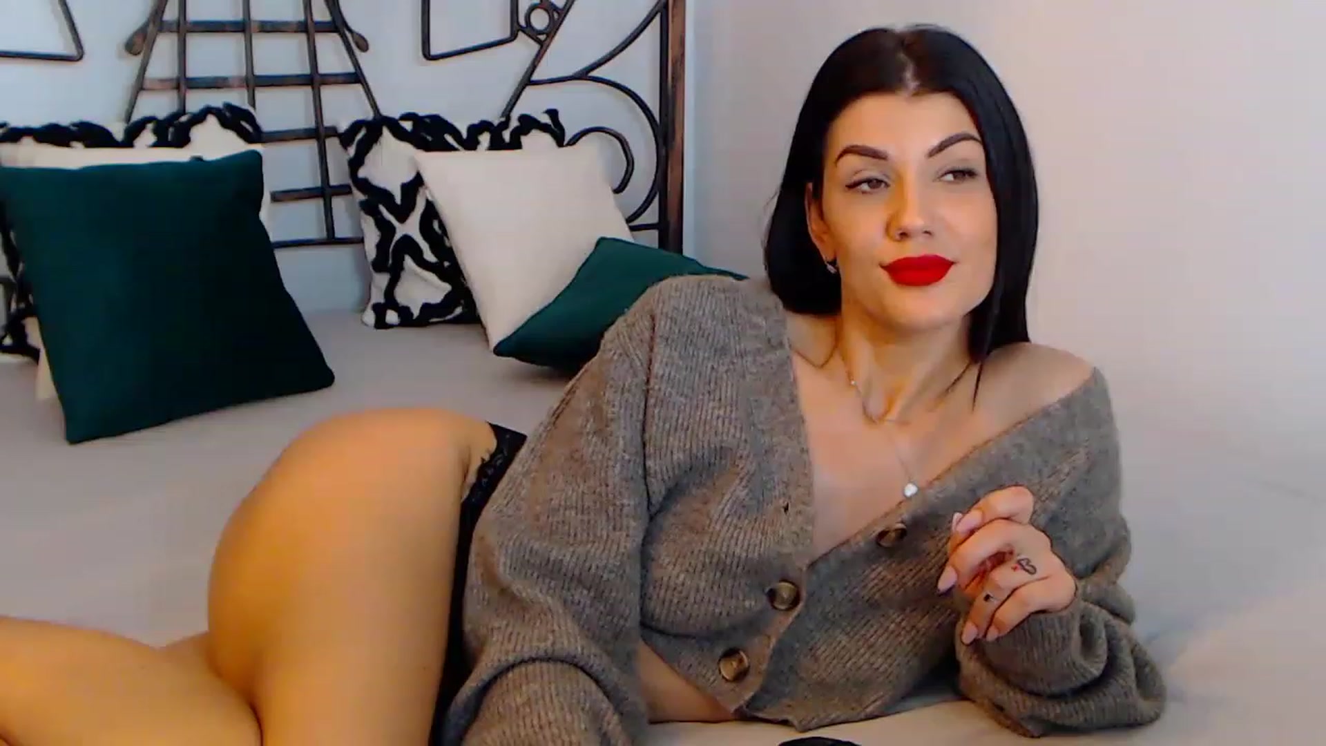Gallery image thumbnail from YvonneEverlee's myfreecams stream on, 12/26/2022, 13:46 image 7 of 20